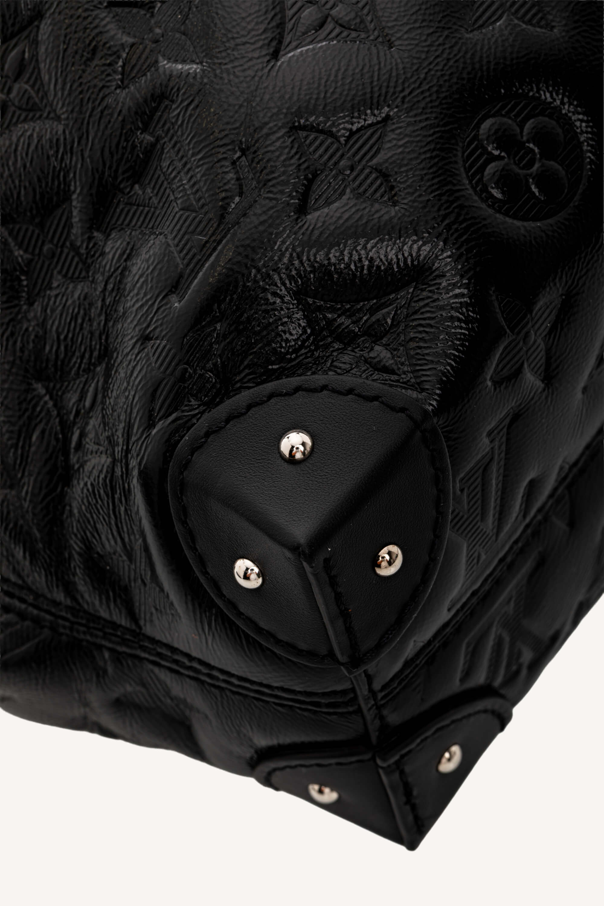 <span style="font-size: 10px;letter-spacing: .15em">HARD TO FIND</span><br> <strong>LOUIS VUITTON</strong><br> <div style="margin-top:10px;font-size:16px">Noe Trunk PM Coussin M13484 - Discontinued Product</div><br> - Image 13