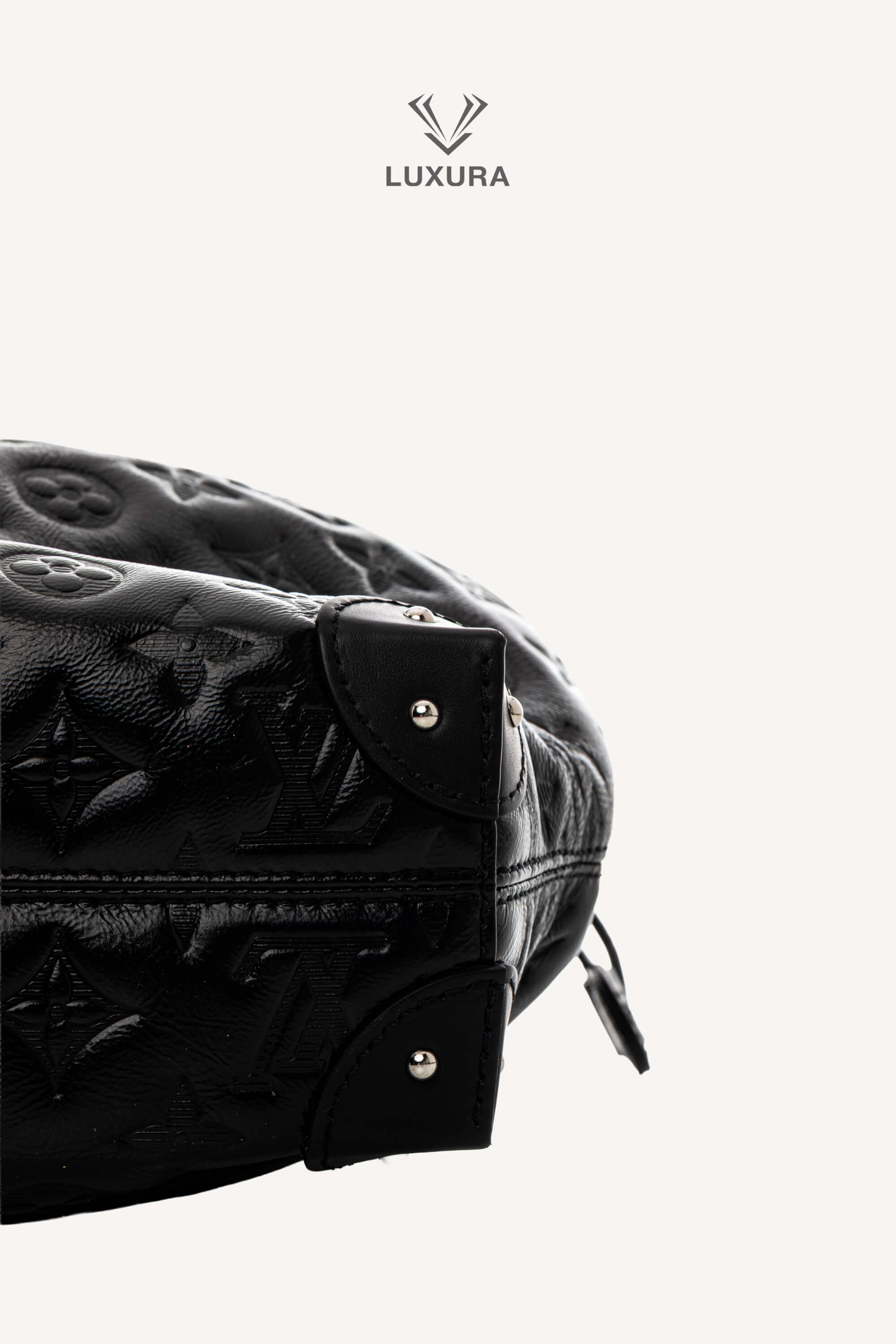 <span style="font-size: 10px;letter-spacing: .15em">HARD TO FIND</span><br> <strong>LOUIS VUITTON</strong><br> <div style="margin-top:10px;font-size:16px">Noe Trunk PM Coussin M13484 - Discontinued Product</div><br> - Image 18