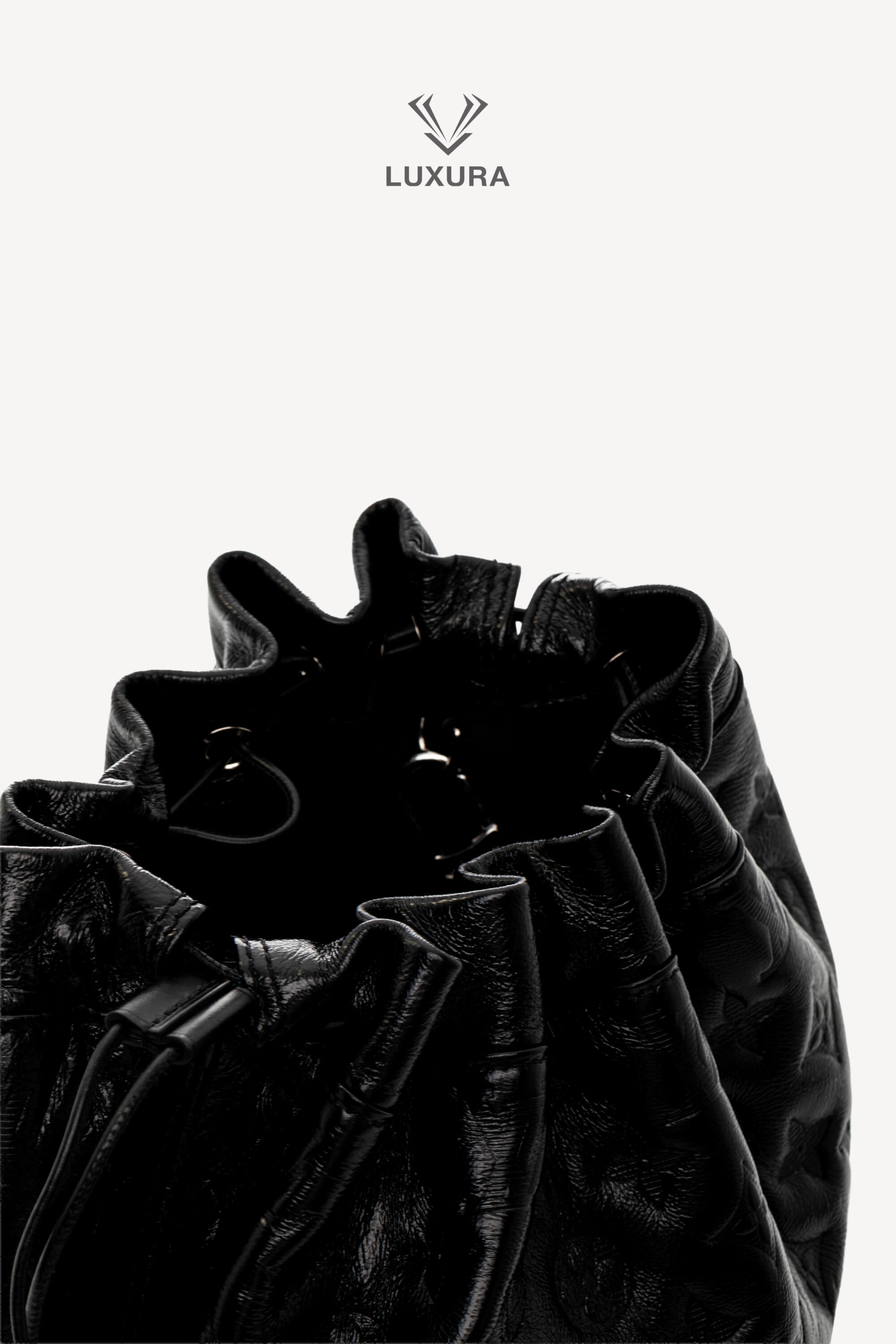 <span style="font-size: 10px;letter-spacing: .15em">HARD TO FIND</span><br> <strong>LOUIS VUITTON</strong><br> <div style="margin-top:10px;font-size:16px">Noe Trunk PM Coussin M13484 - Discontinued Product</div><br> - Image 10