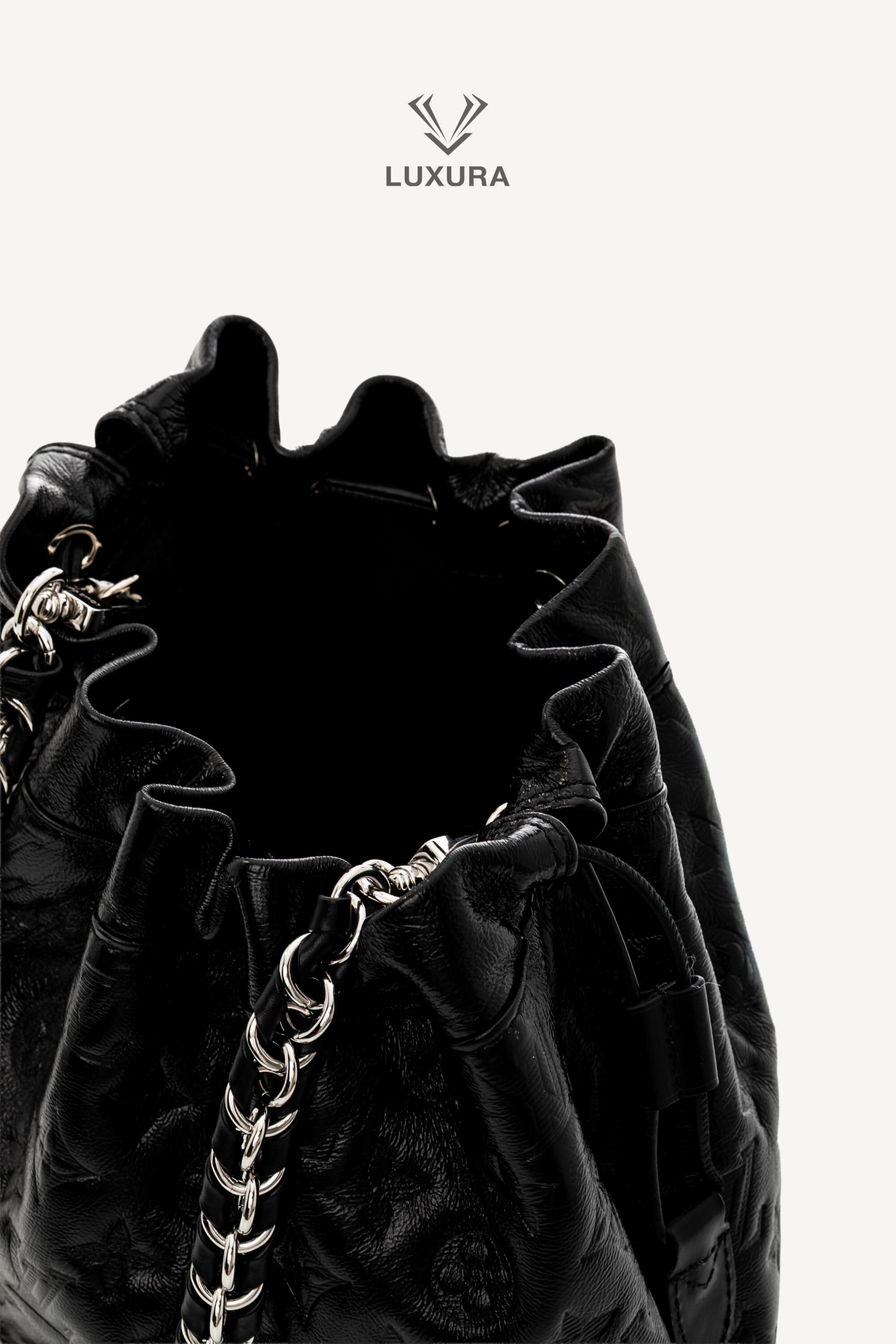 <span style="font-size: 10px;letter-spacing: .15em">HARD TO FIND</span><br> <strong>LOUIS VUITTON</strong><br> <div style="margin-top:10px;font-size:16px">Noe Trunk PM Coussin M13484 - Discontinued Product</div><br> - Image 11
