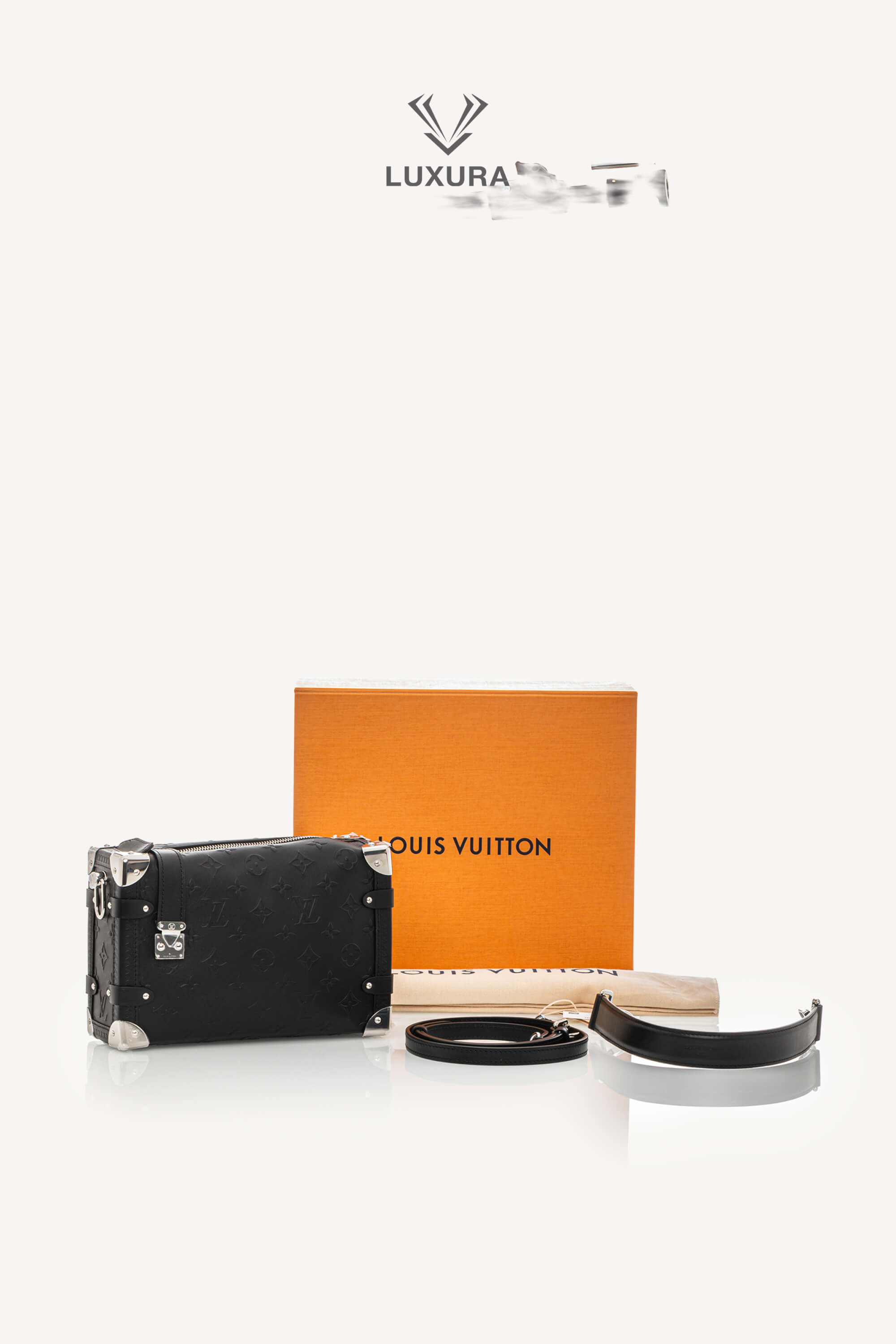 <span style="font-size: 10px;letter-spacing: .15em">HARD TO FIND</span><br> <strong>LOUIS VUITTON</strong><br> <div style="margin-top:10px;font-size:16px">Side Trunk MM Black Monogram Bold M14572</div><br> - Image 2