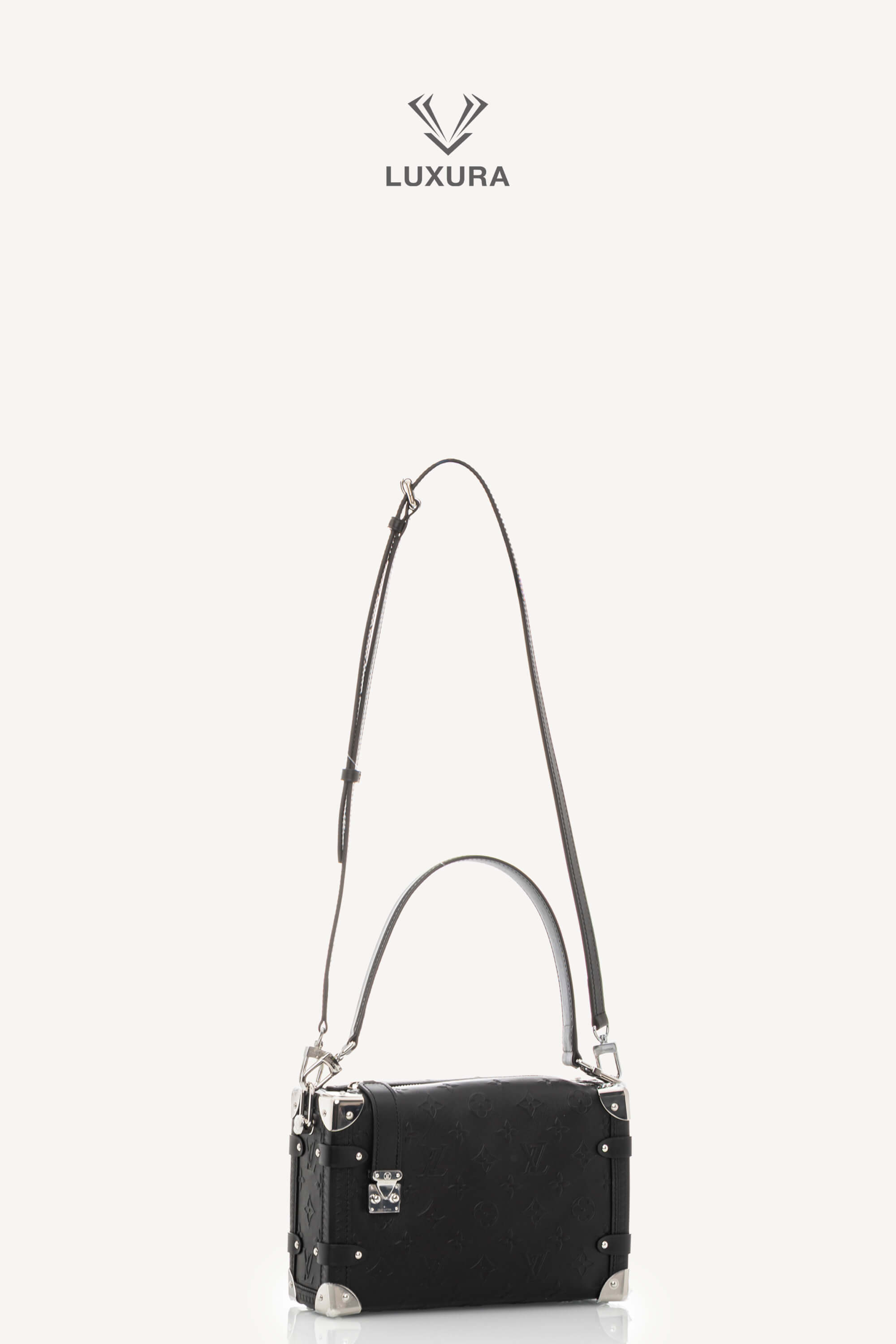 <span style="font-size: 10px;letter-spacing: .15em">HARD TO FIND</span><br> <strong>LOUIS VUITTON</strong><br> <div style="margin-top:10px;font-size:16px">Side Trunk MM Black Monogram Bold M14572</div><br> - Image 6
