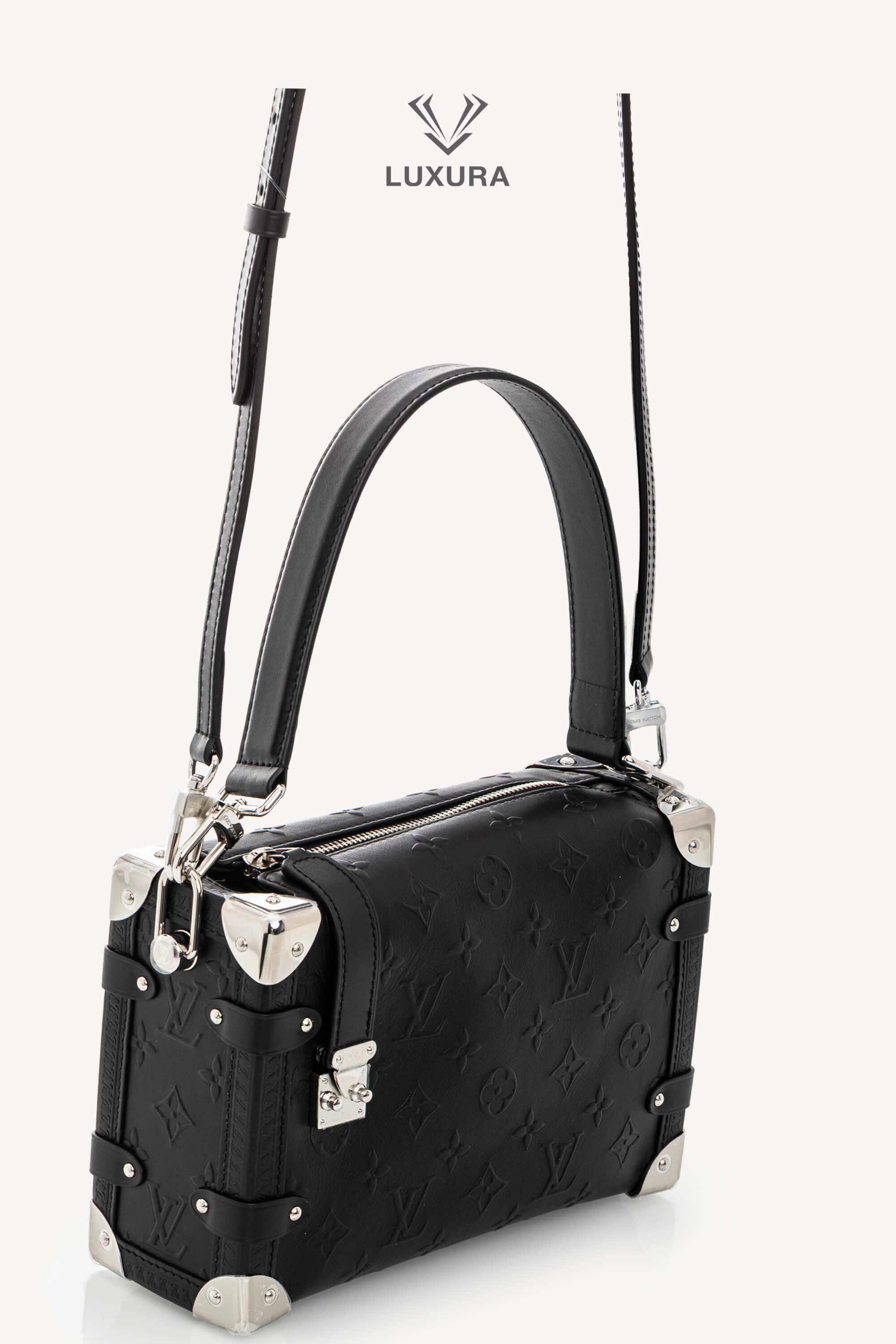 <span style="font-size: 10px;letter-spacing: .15em">HARD TO FIND</span><br> <strong>LOUIS VUITTON</strong><br> <div style="margin-top:10px;font-size:16px">Side Trunk MM Black Monogram Bold M14572</div><br> - Image 4