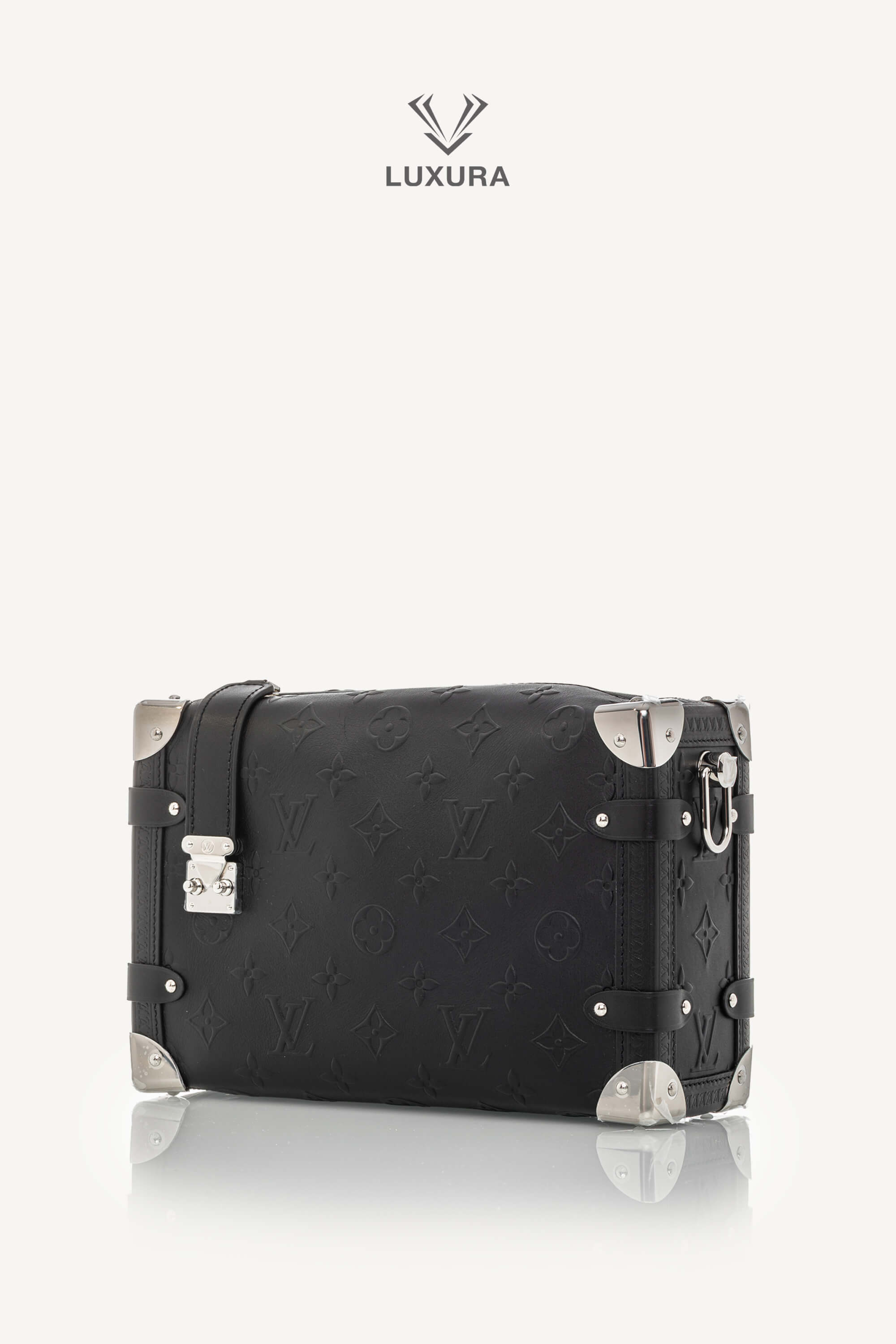 <span style="font-size: 10px;letter-spacing: .15em">HARD TO FIND</span><br> <strong>LOUIS VUITTON</strong><br> <div style="margin-top:10px;font-size:16px">Side Trunk MM Black Monogram Bold M14572</div><br> - Image 9