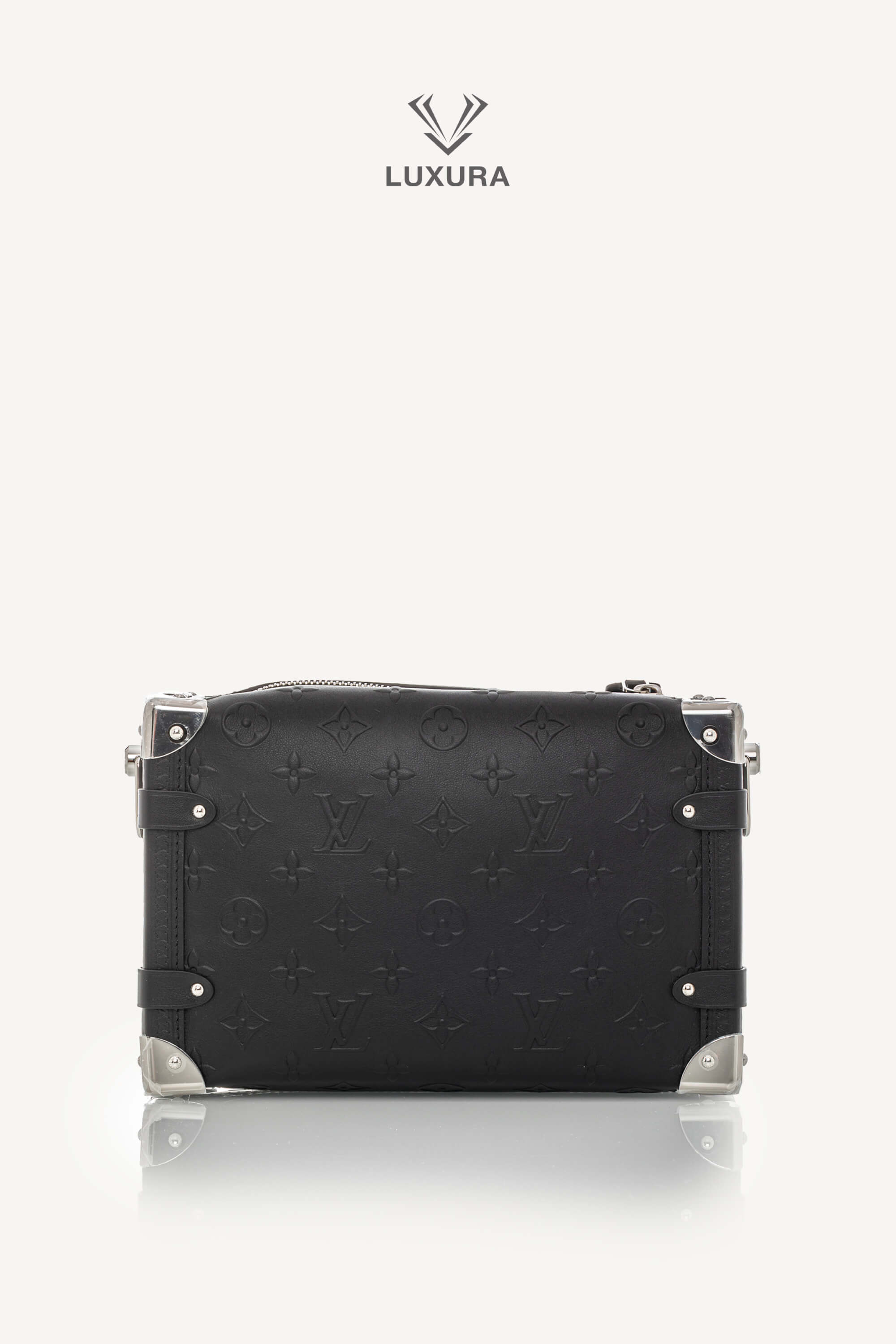 <span style="font-size: 10px;letter-spacing: .15em">HARD TO FIND</span><br> <strong>LOUIS VUITTON</strong><br> <div style="margin-top:10px;font-size:16px">Side Trunk MM Black Monogram Bold M14572</div><br> - Image 8