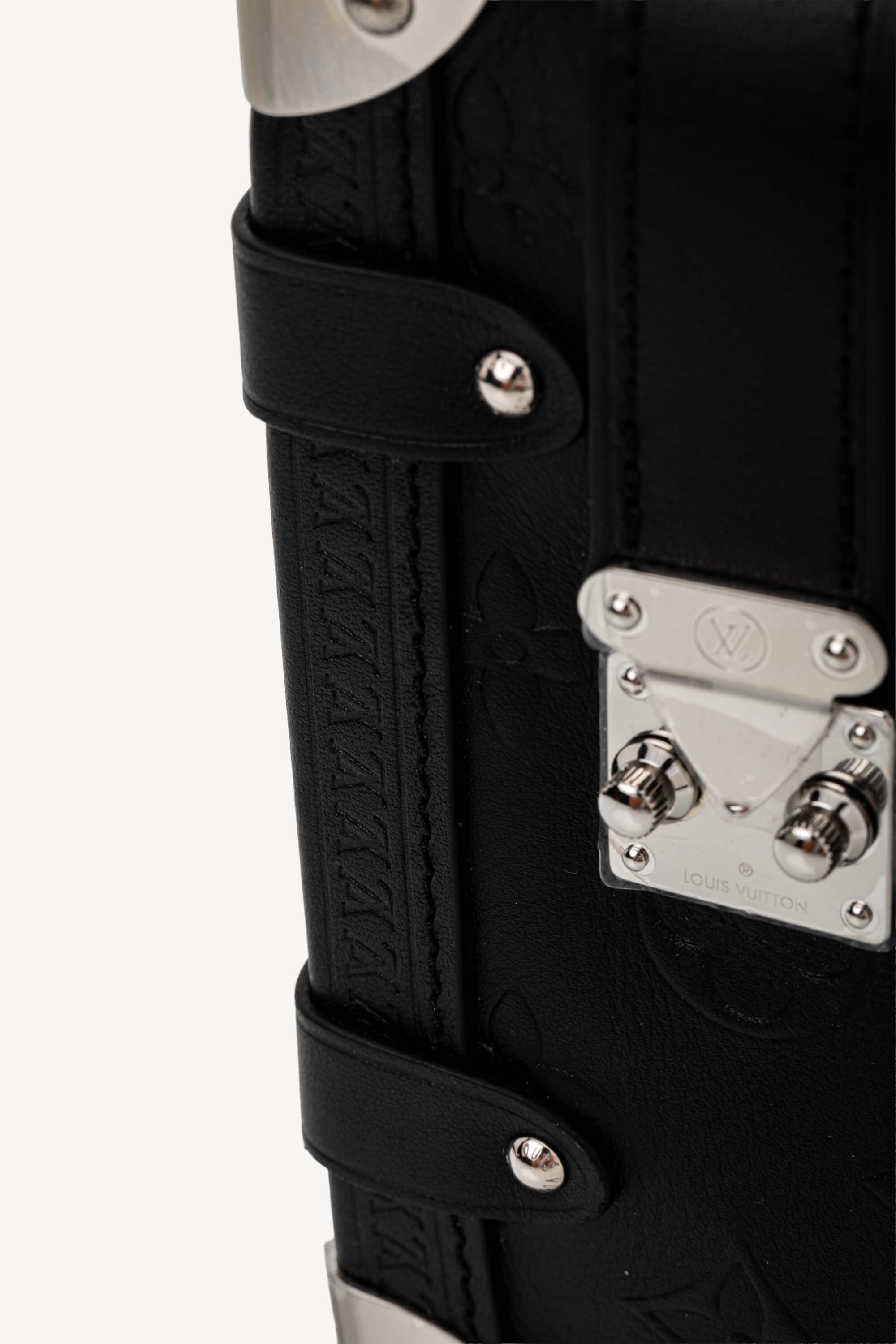 <span style="font-size: 10px;letter-spacing: .15em">HARD TO FIND</span><br> <strong>LOUIS VUITTON</strong><br> <div style="margin-top:10px;font-size:16px">Side Trunk MM Black Monogram Bold M14572</div><br> - Image 13