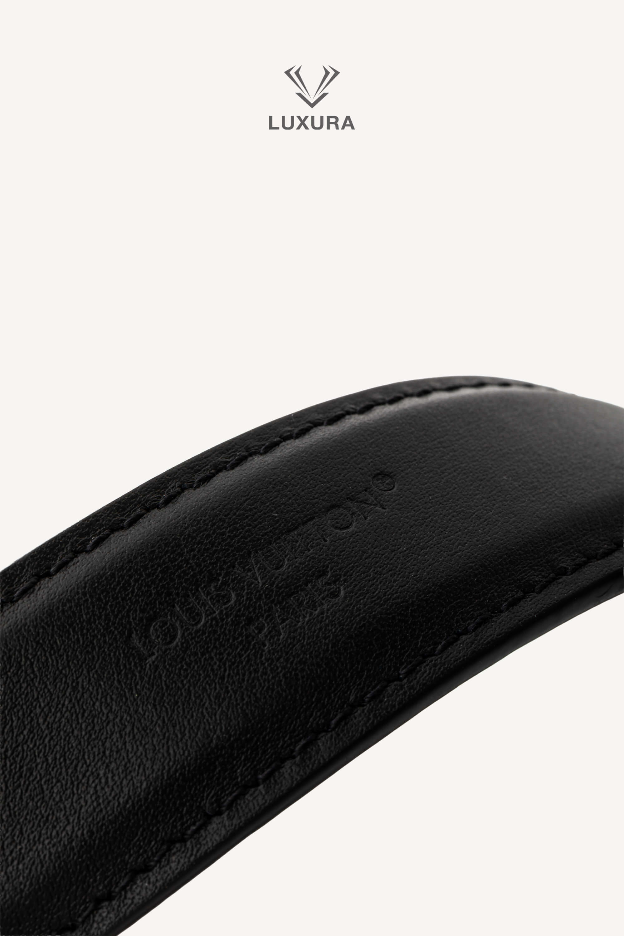 <span style="font-size: 10px;letter-spacing: .15em">HARD TO FIND</span><br> <strong>LOUIS VUITTON</strong><br> <div style="margin-top:10px;font-size:16px">Side Trunk MM Black Monogram Bold M14572</div><br> - Image 21