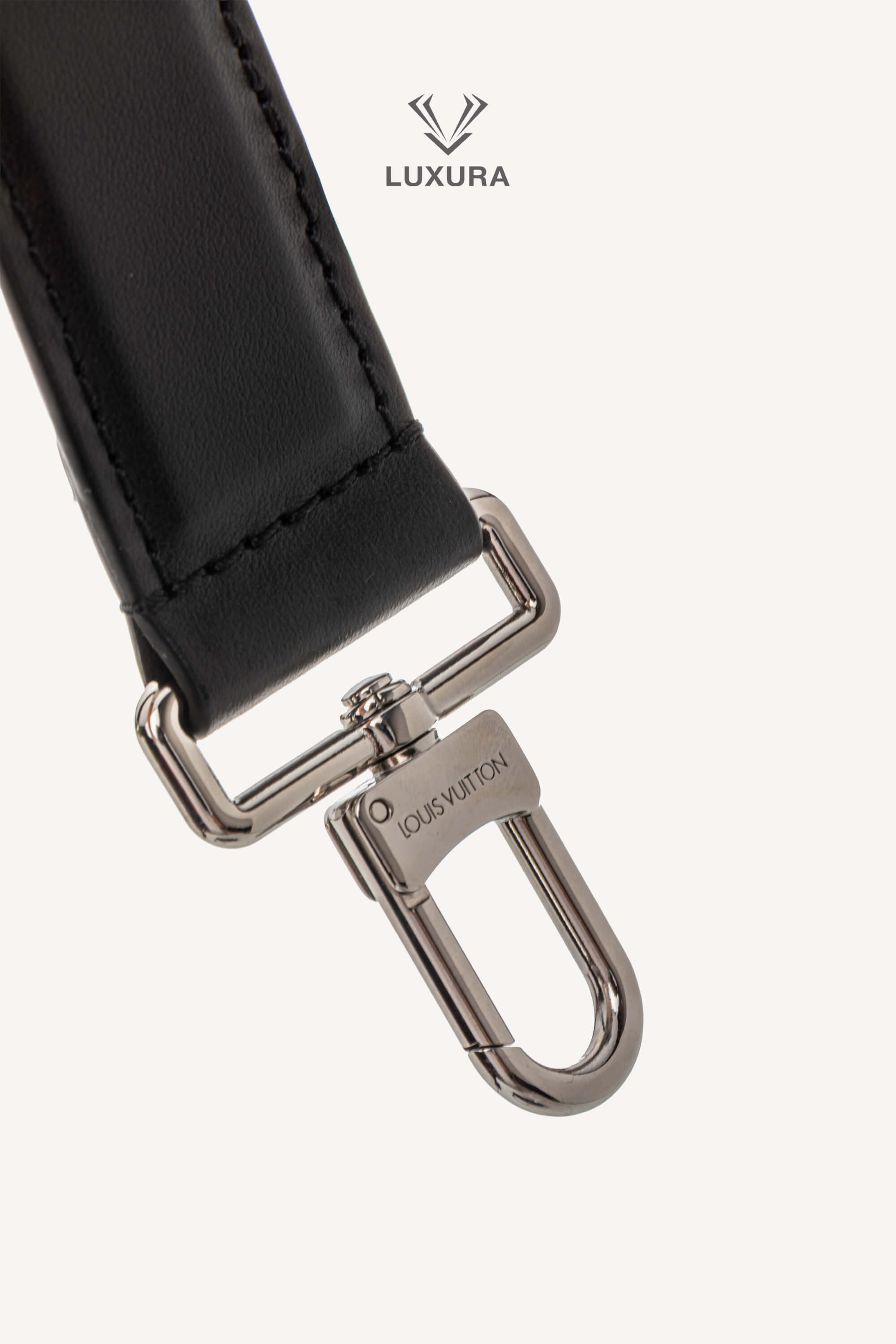 <span style="font-size: 10px;letter-spacing: .15em">HARD TO FIND</span><br> <strong>LOUIS VUITTON</strong><br> <div style="margin-top:10px;font-size:16px">Side Trunk MM Black Monogram Bold M14572</div><br> - Image 22