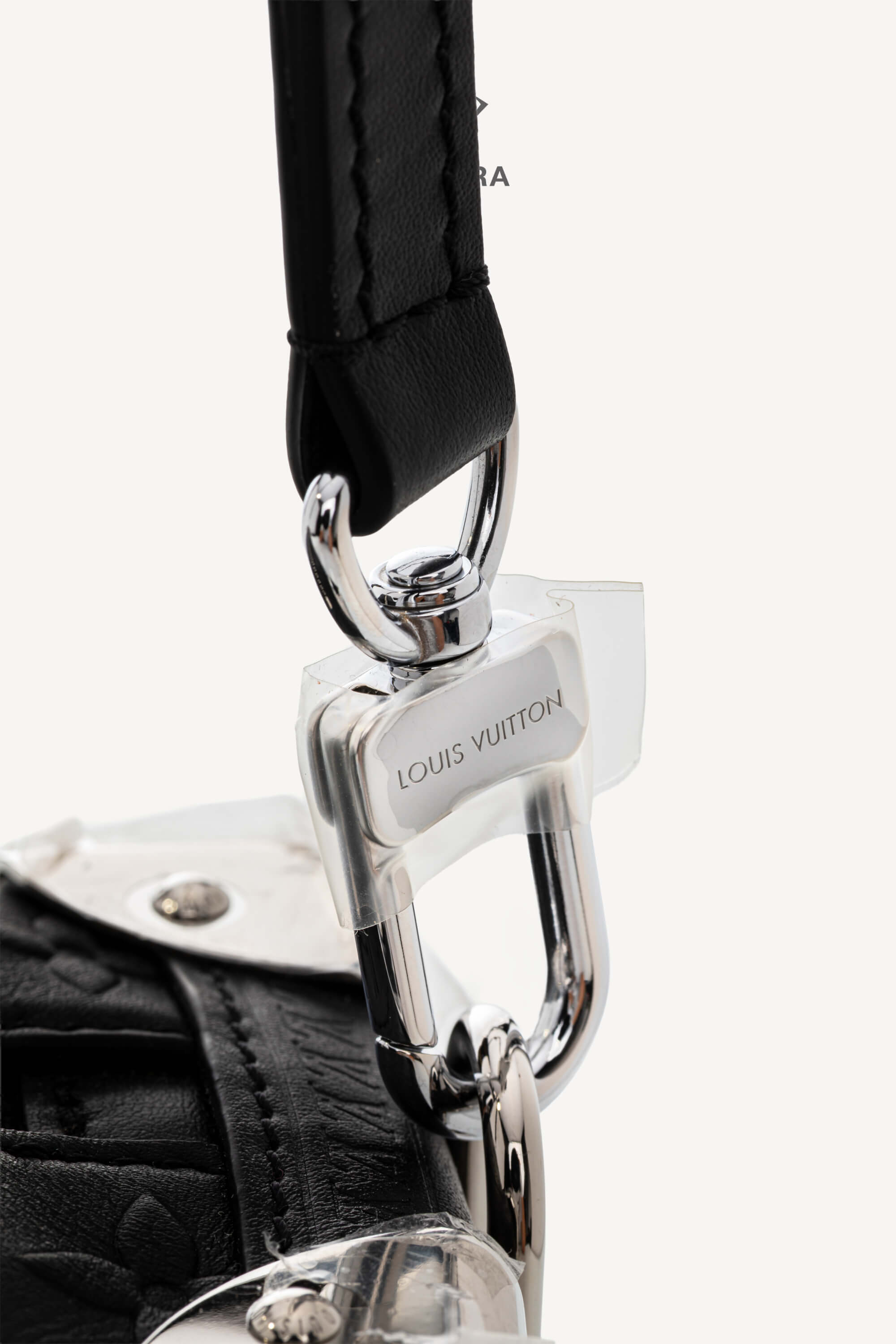 <span style="font-size: 10px;letter-spacing: .15em">HARD TO FIND</span><br> <strong>LOUIS VUITTON</strong><br> <div style="margin-top:10px;font-size:16px">Side Trunk MM Black Monogram Bold M14572</div><br> - Image 18