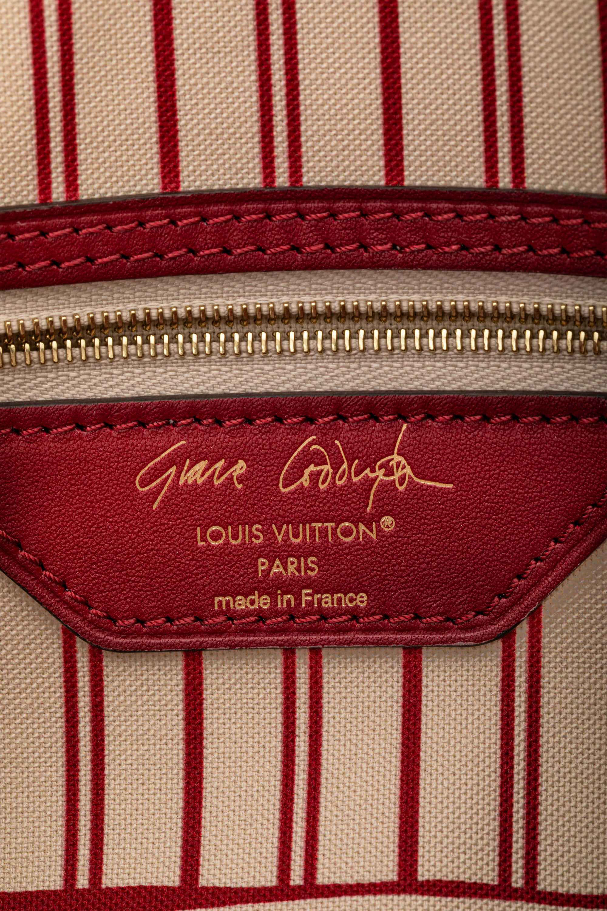 <span style="font-size: 10px;letter-spacing: .15em"></span><br> <strong>LOUIS VUITTON</strong><br> <div style="margin-top:10px;font-size:16px">Travels With Grace Coddington Speedy Soft 30</div><br> - Image 24