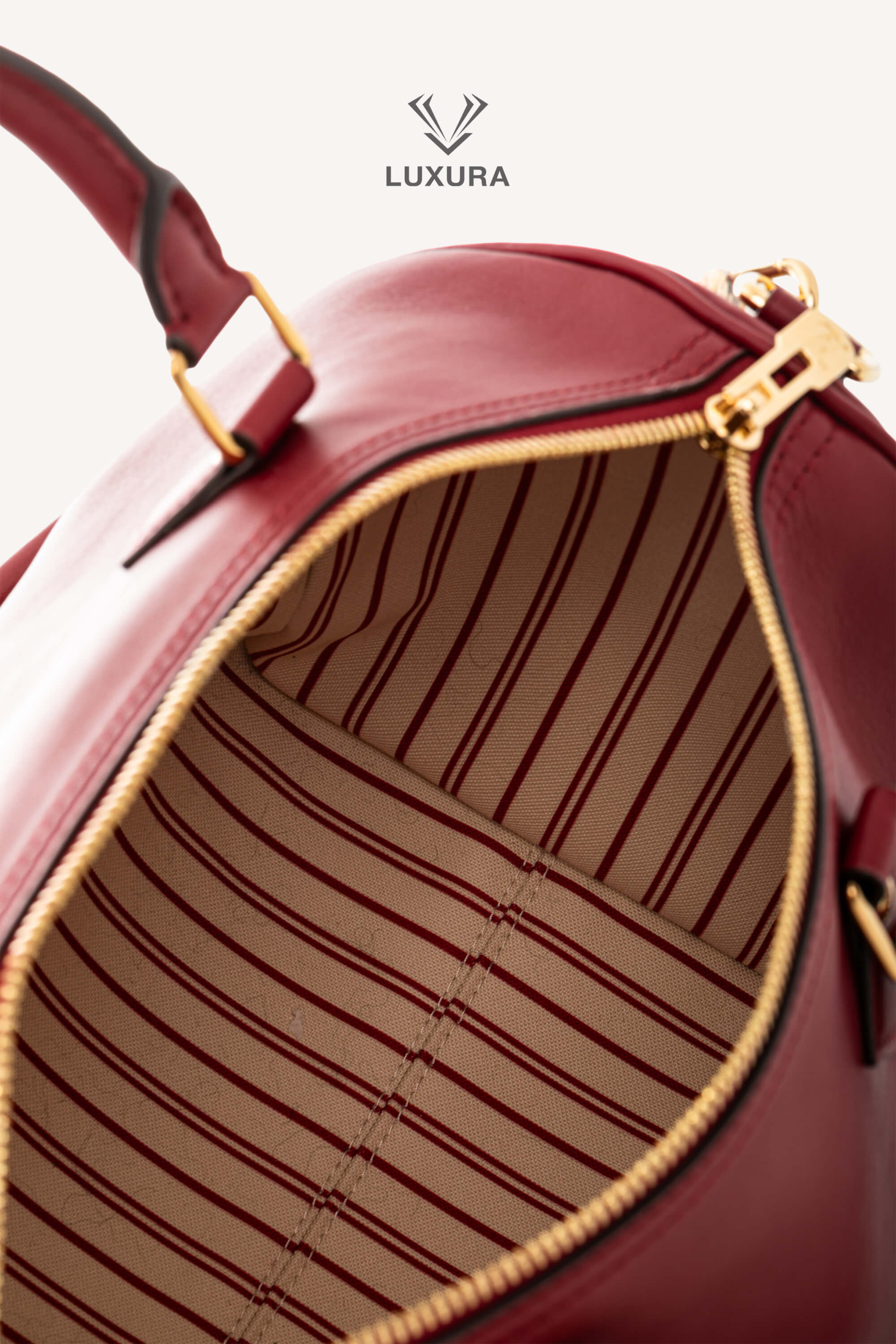 <span style="font-size: 10px;letter-spacing: .15em"></span><br> <strong>LOUIS VUITTON</strong><br> <div style="margin-top:10px;font-size:16px">Travels With Grace Coddington Speedy Soft 30</div><br> - Image 22