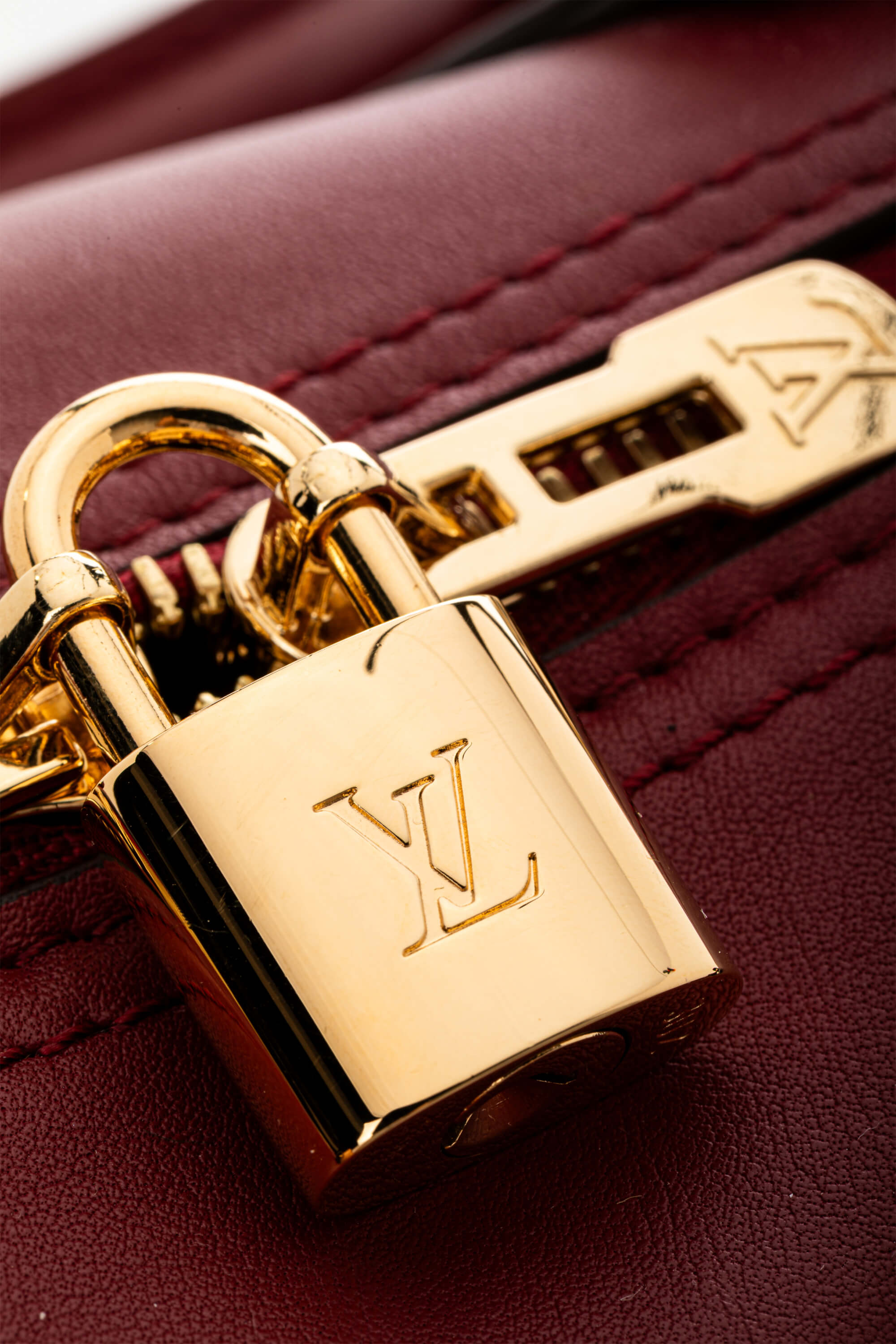 <span style="font-size: 10px;letter-spacing: .15em"></span><br> <strong>LOUIS VUITTON</strong><br> <div style="margin-top:10px;font-size:16px">Travels With Grace Coddington Speedy Soft 30</div><br> - Image 14