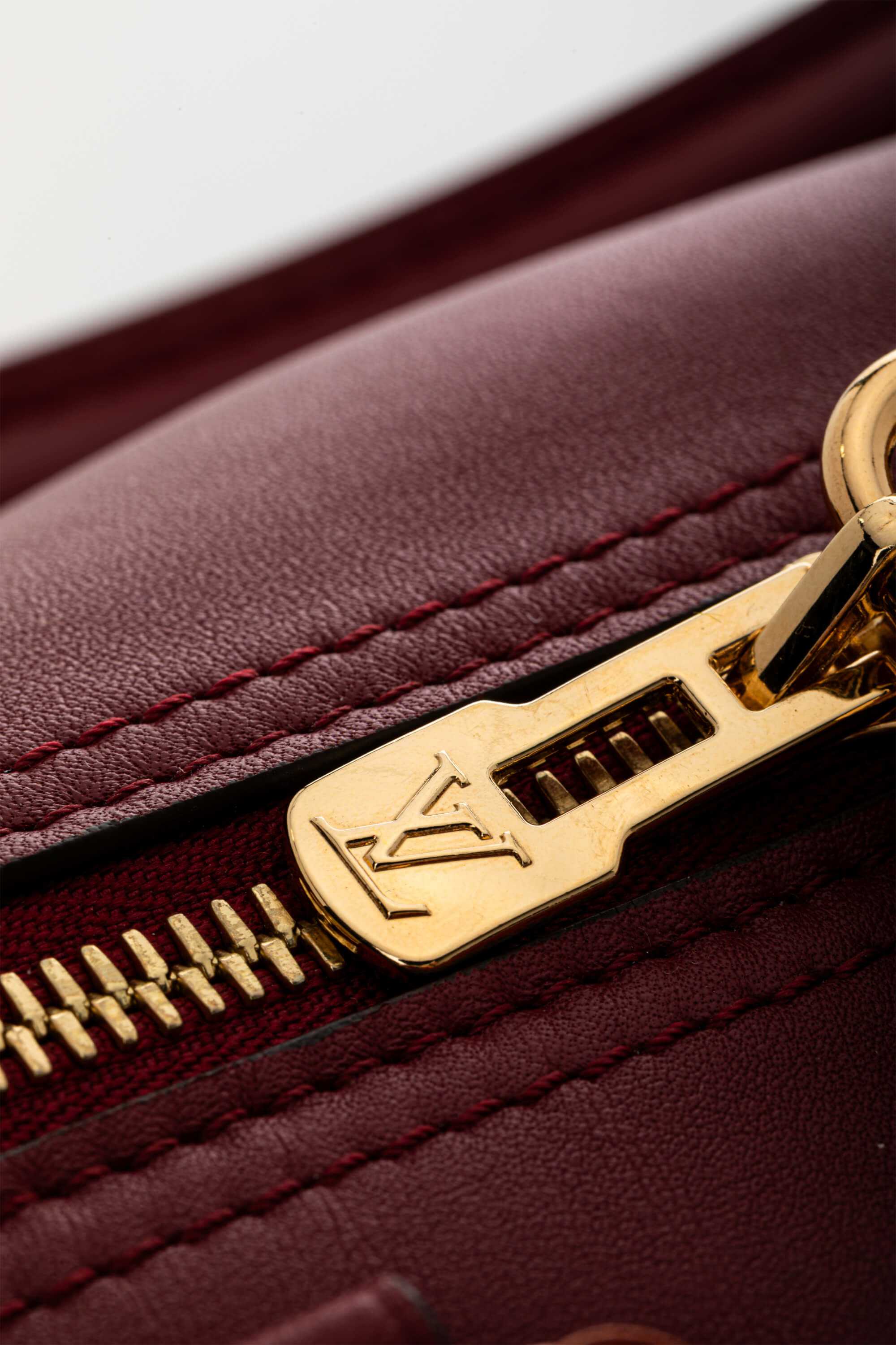 <span style="font-size: 10px;letter-spacing: .15em"></span><br> <strong>LOUIS VUITTON</strong><br> <div style="margin-top:10px;font-size:16px">Travels With Grace Coddington Speedy Soft 30</div><br> - Image 18