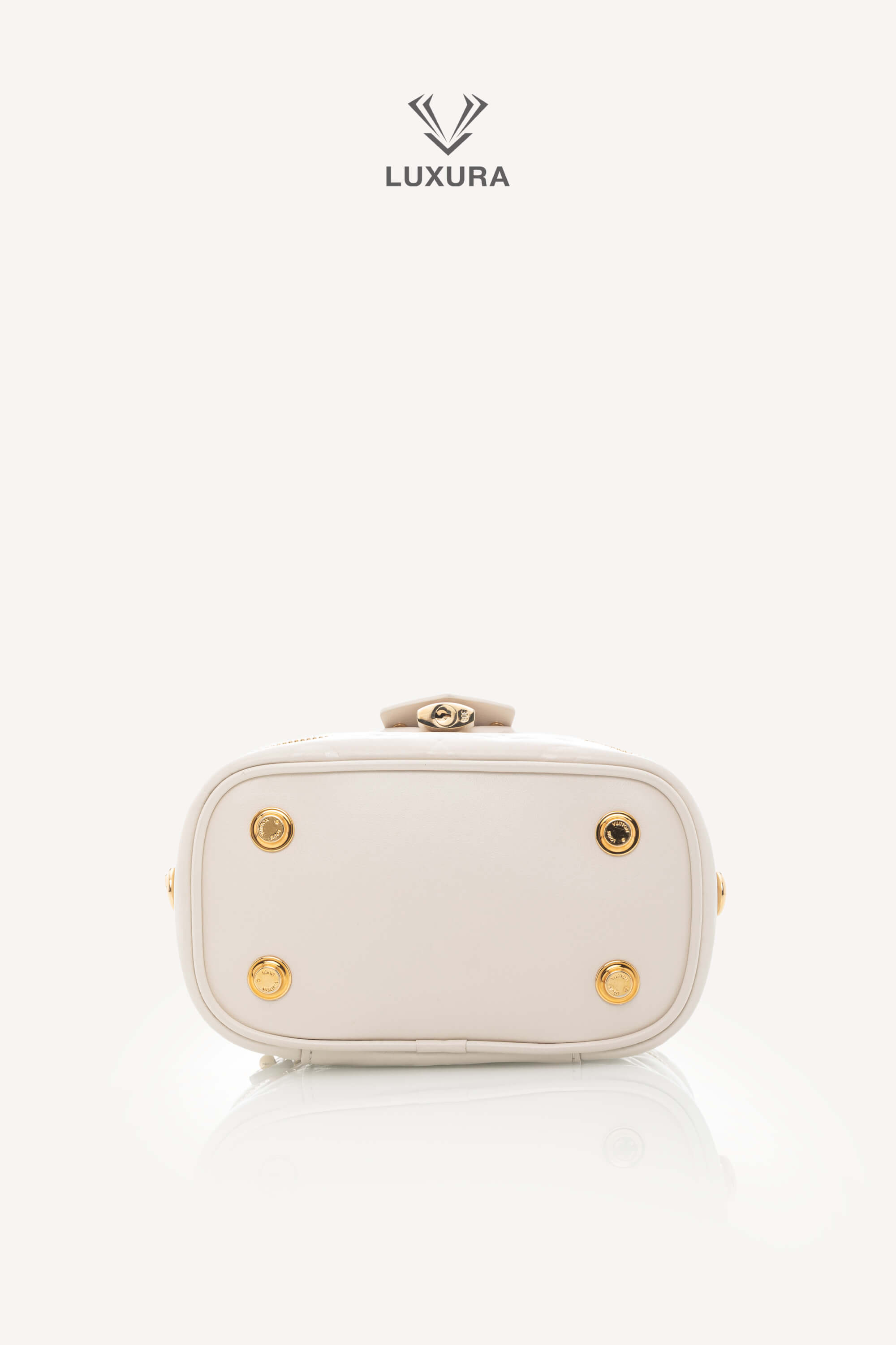<span style="font-size: 10px;letter-spacing: .15em">HARD TO FIND</span><br> <strong>LOUIS VUITTON</strong><br> <div style="margin-top:10px;font-size:16px">Vanity PM Beige M25219</div><br> - Image 33