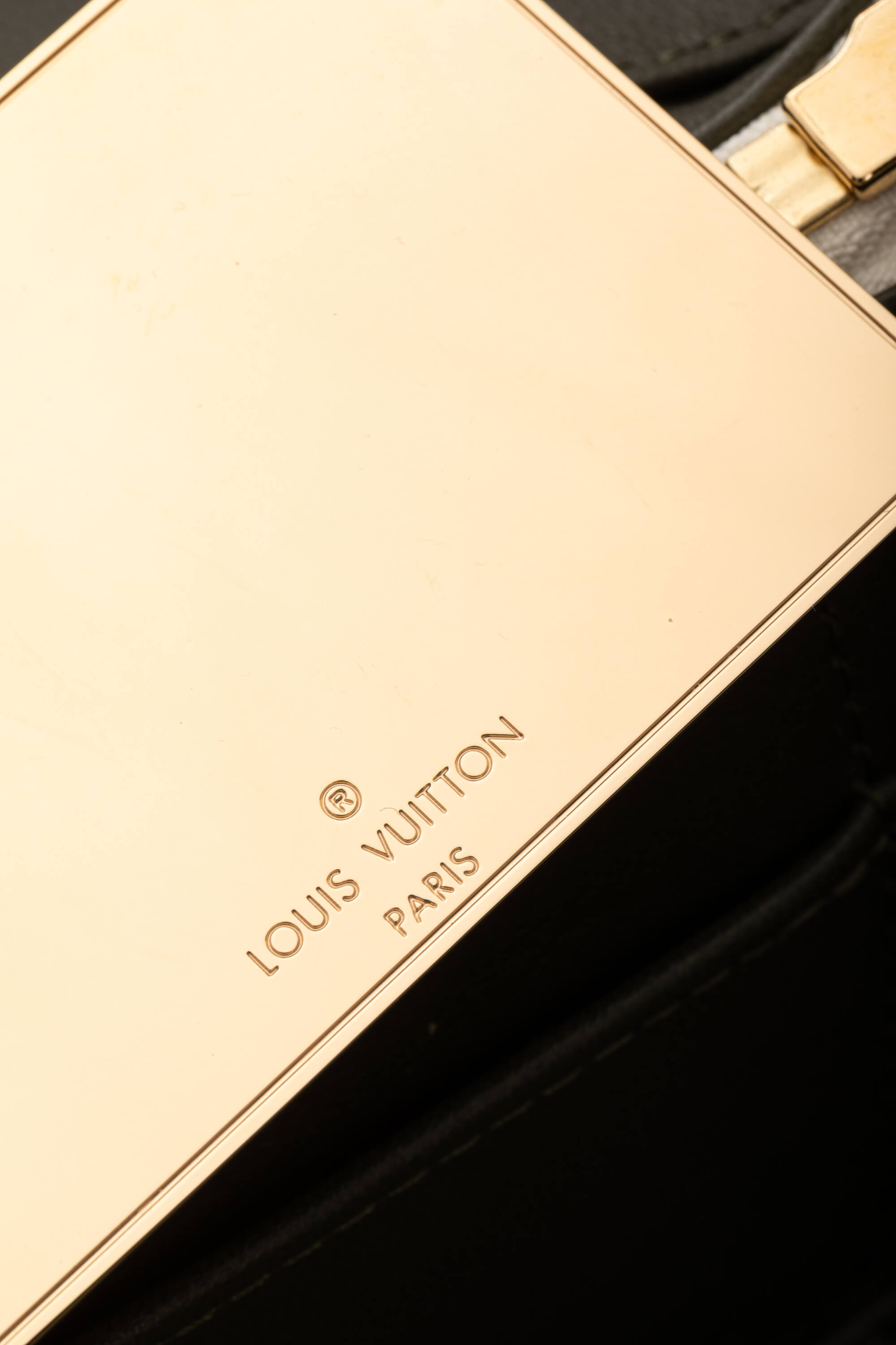 <span style="font-size: 10px;letter-spacing: .15em">HARD TO FIND</span><br> <strong>LOUIS VUITTON</strong><br> <div style="margin-top:10px;font-size:16px">Vanity PM Beige M25219</div><br> - Image 25