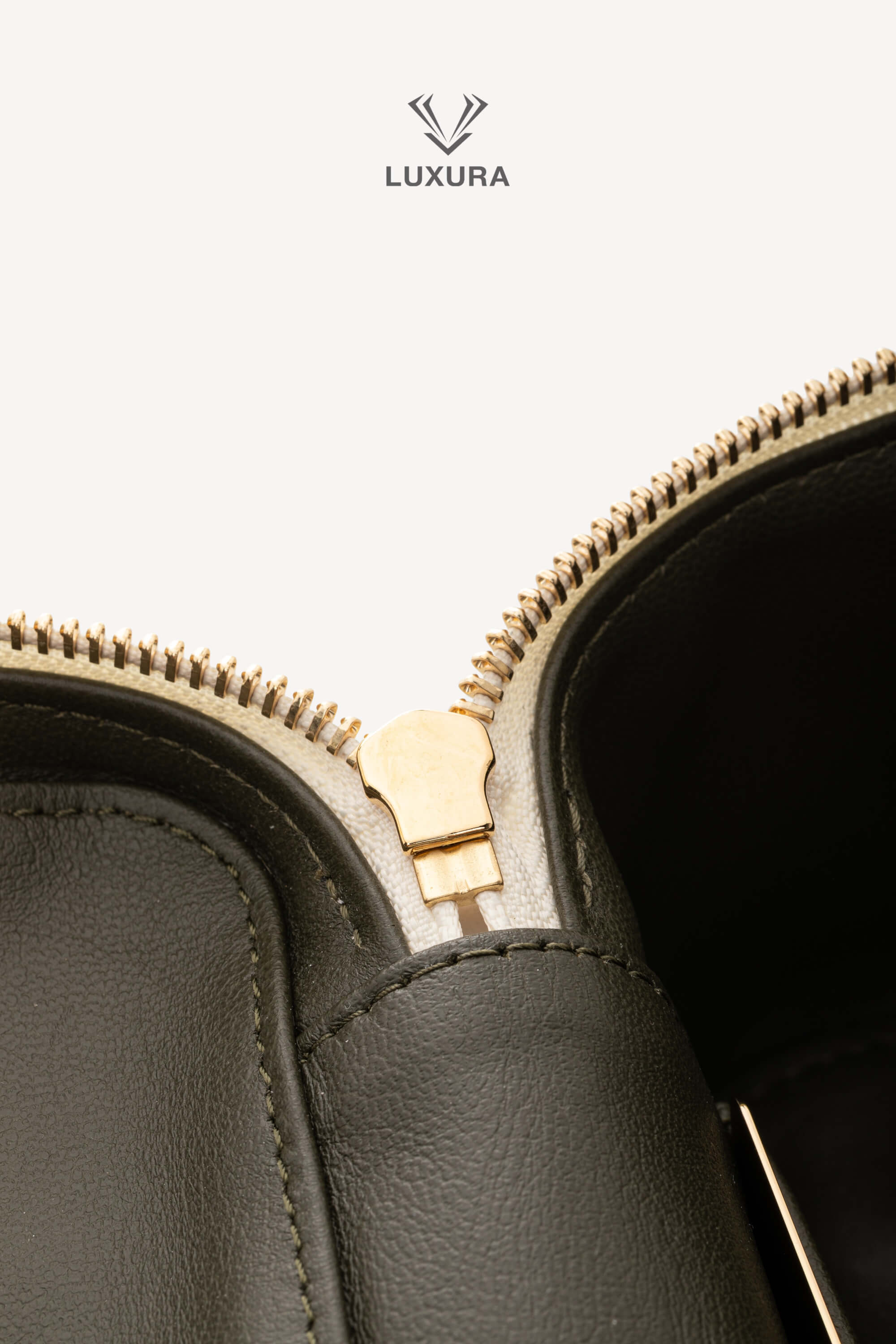 <span style="font-size: 10px;letter-spacing: .15em">HARD TO FIND</span><br> <strong>LOUIS VUITTON</strong><br> <div style="margin-top:10px;font-size:16px">Vanity PM Beige M25219</div><br> - Image 27
