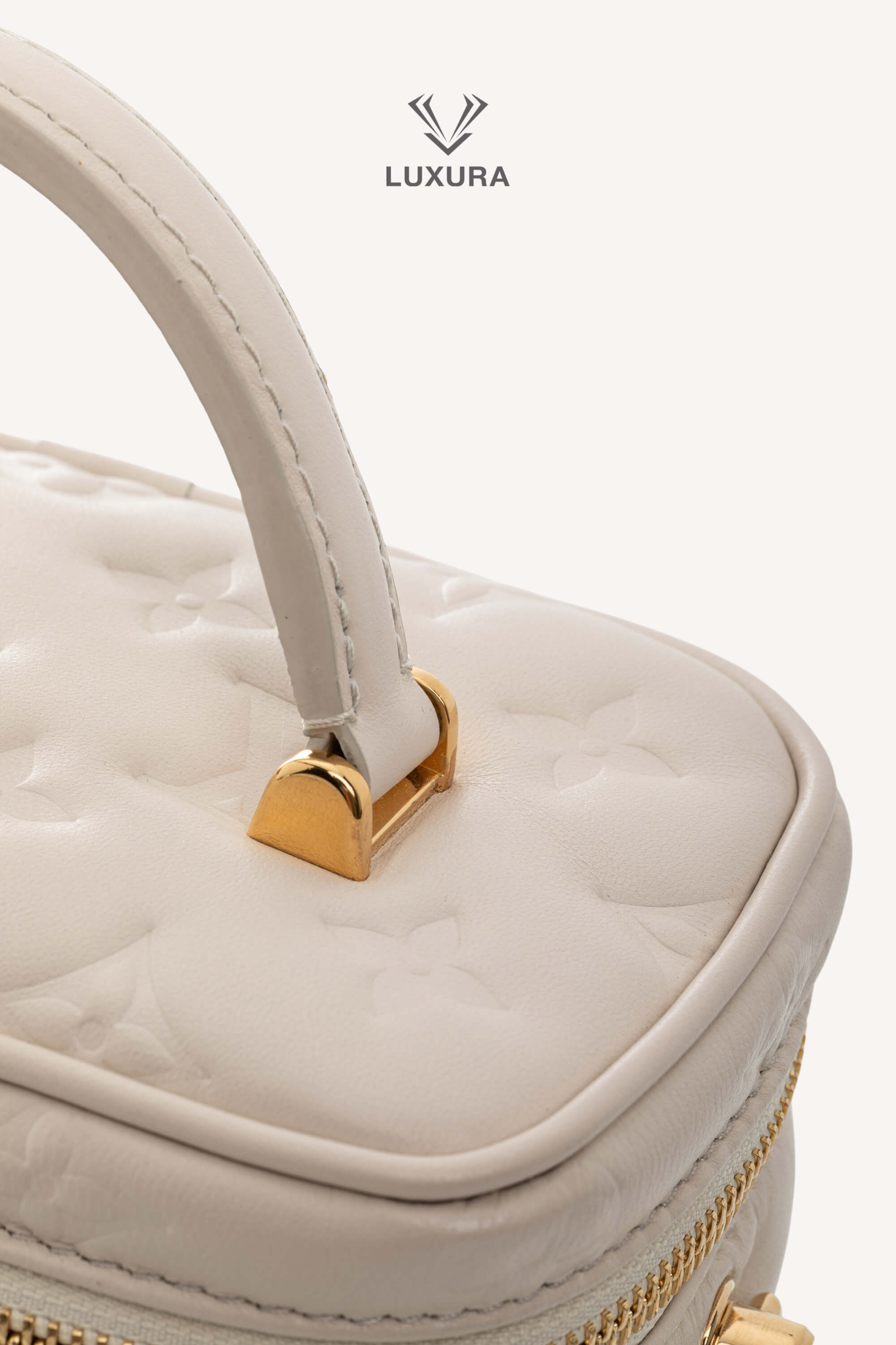 <span style="font-size: 10px;letter-spacing: .15em">HARD TO FIND</span><br> <strong>LOUIS VUITTON</strong><br> <div style="margin-top:10px;font-size:16px">Vanity PM Beige M25219</div><br> - Image 21
