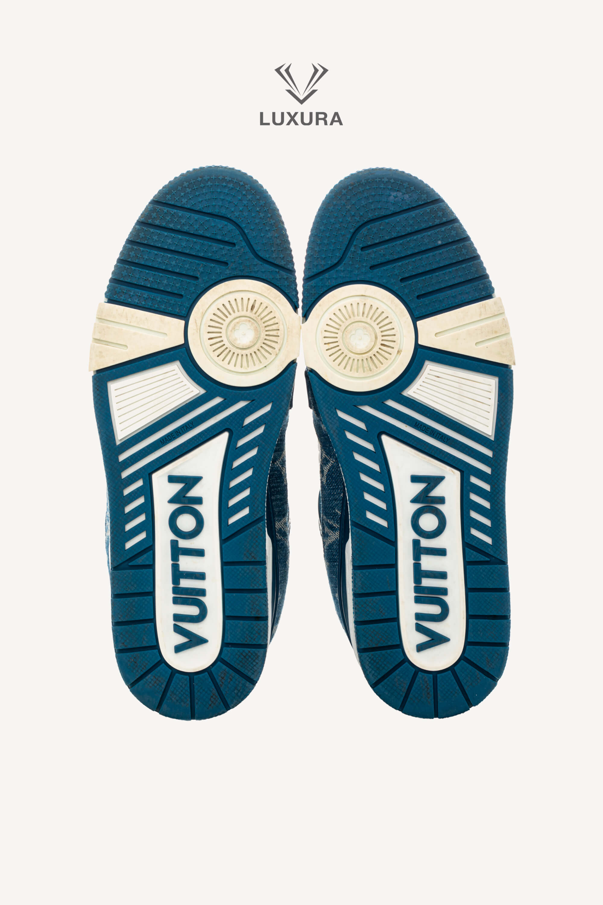 <span style="font-size: 10px;letter-spacing: .15em">HARD TO FIND</span><br> <strong>LOUIS VUITTON</strong><br> <div style="margin-top:10px;font-size:16px">Calfskin Embossed Monogram Denim Trainer Sneakers Blue 1A9JGQ 39</div><br> - Image 24