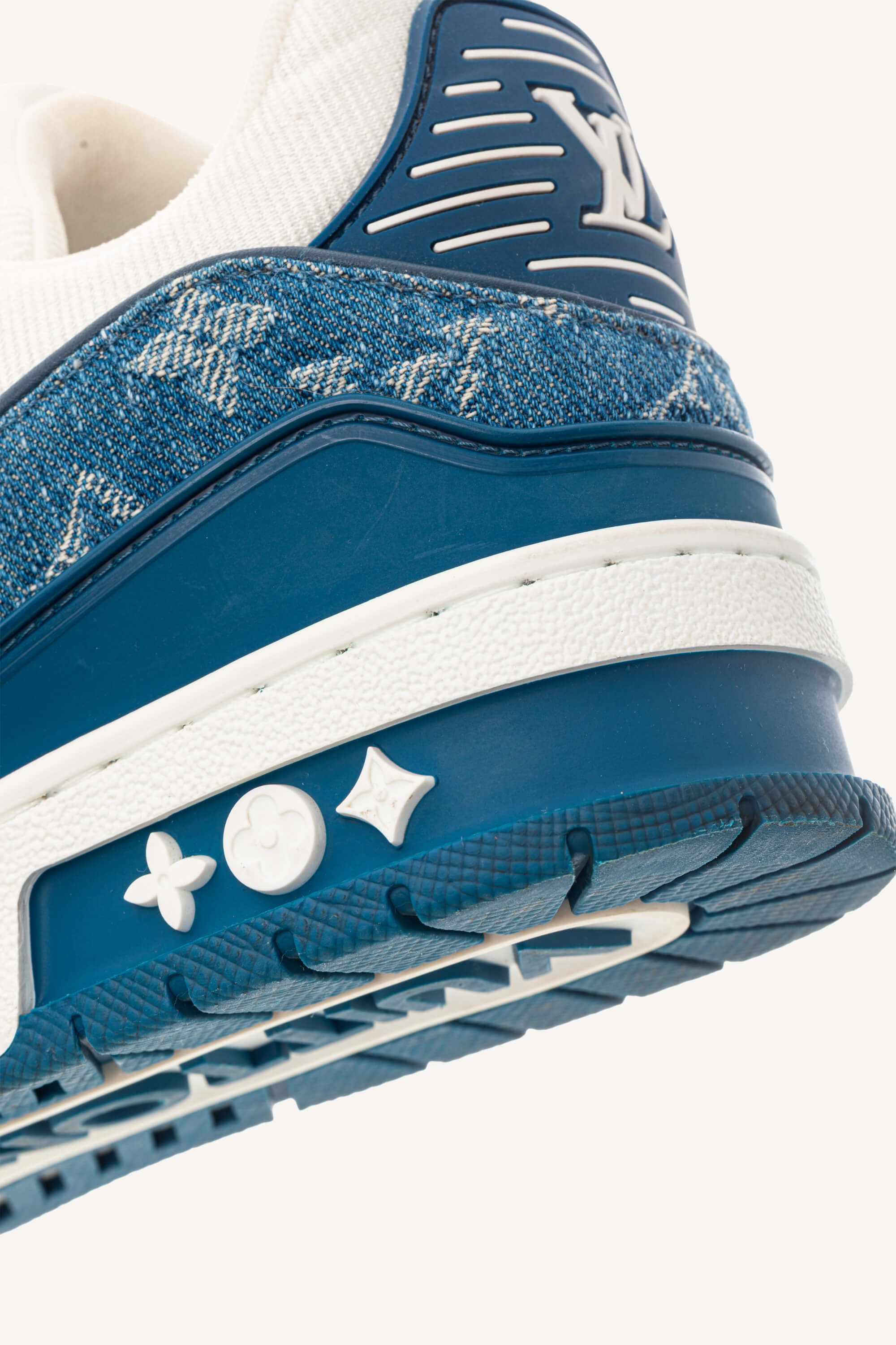 <span style="font-size: 10px;letter-spacing: .15em">HARD TO FIND</span><br> <strong>LOUIS VUITTON</strong><br> <div style="margin-top:10px;font-size:16px">Calfskin Embossed Monogram Denim Trainer Sneakers Blue 1A9JGQ 39</div><br> - Image 21