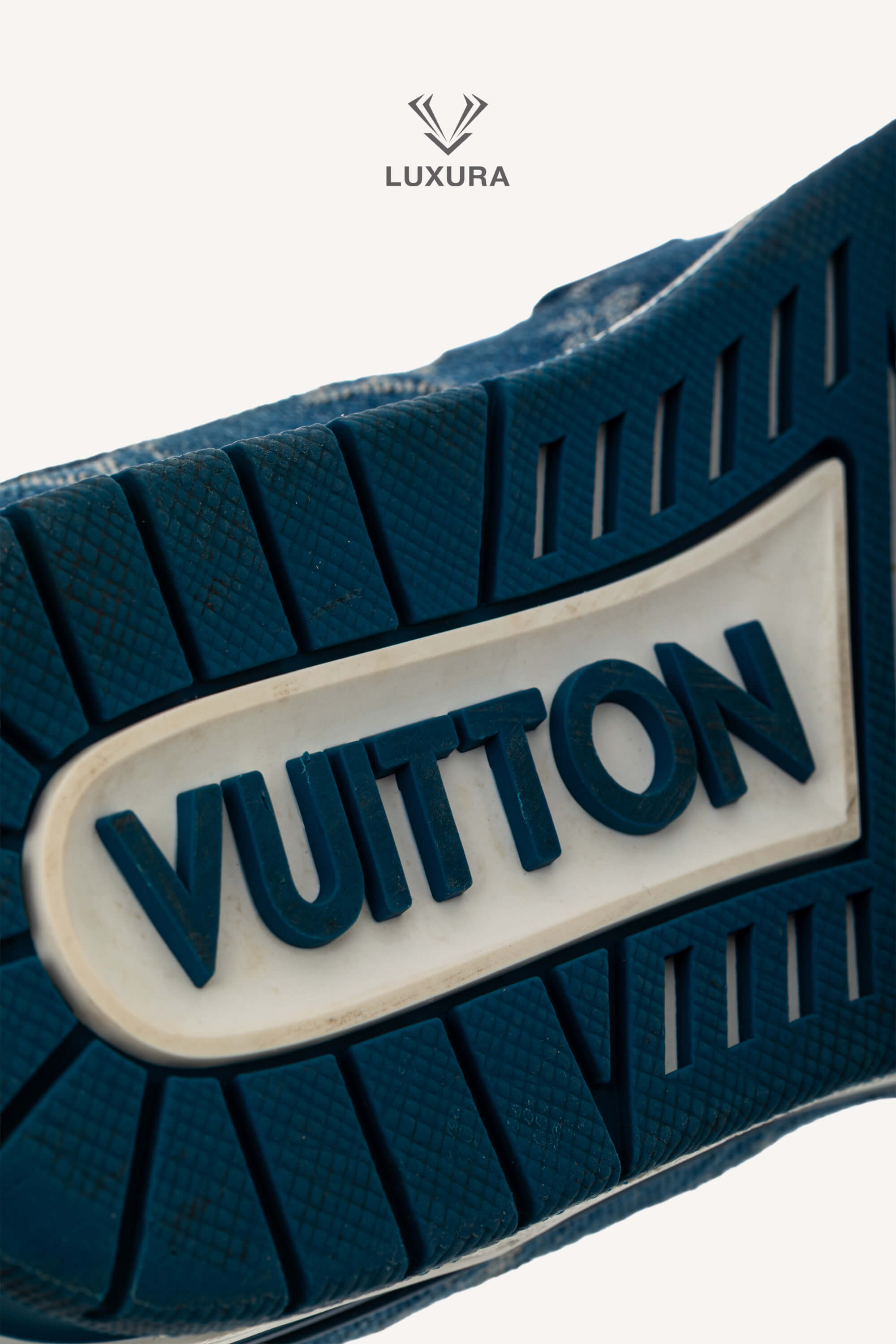<span style="font-size: 10px;letter-spacing: .15em">HARD TO FIND</span><br> <strong>LOUIS VUITTON</strong><br> <div style="margin-top:10px;font-size:16px">Calfskin Embossed Monogram Denim Trainer Sneakers Blue 1A9JGQ 39</div><br> - Image 23