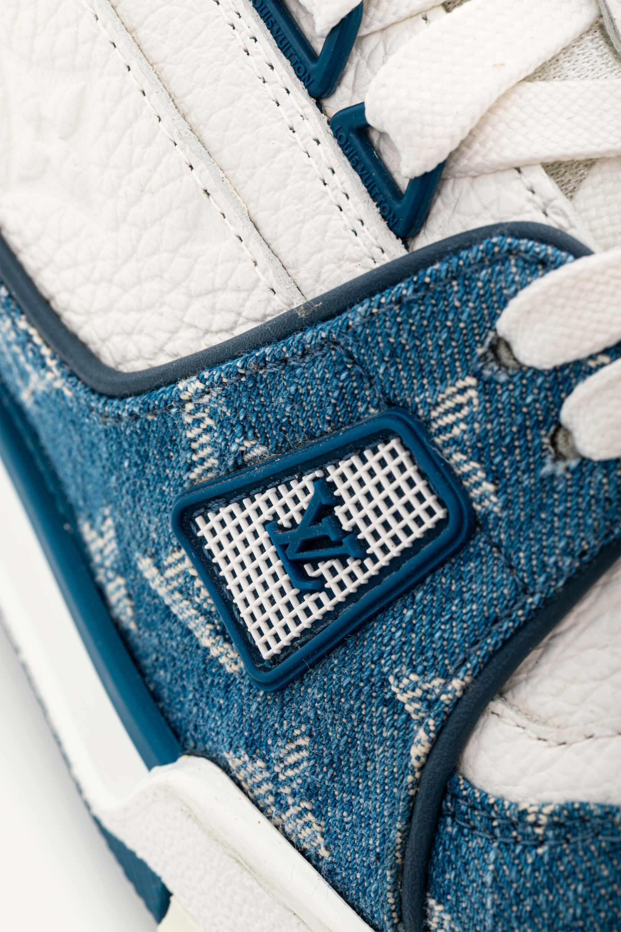 <span style="font-size: 10px;letter-spacing: .15em">HARD TO FIND</span><br> <strong>LOUIS VUITTON</strong><br> <div style="margin-top:10px;font-size:16px">Calfskin Embossed Monogram Denim Trainer Sneakers Blue 1A9JGQ 39</div><br> - Image 15