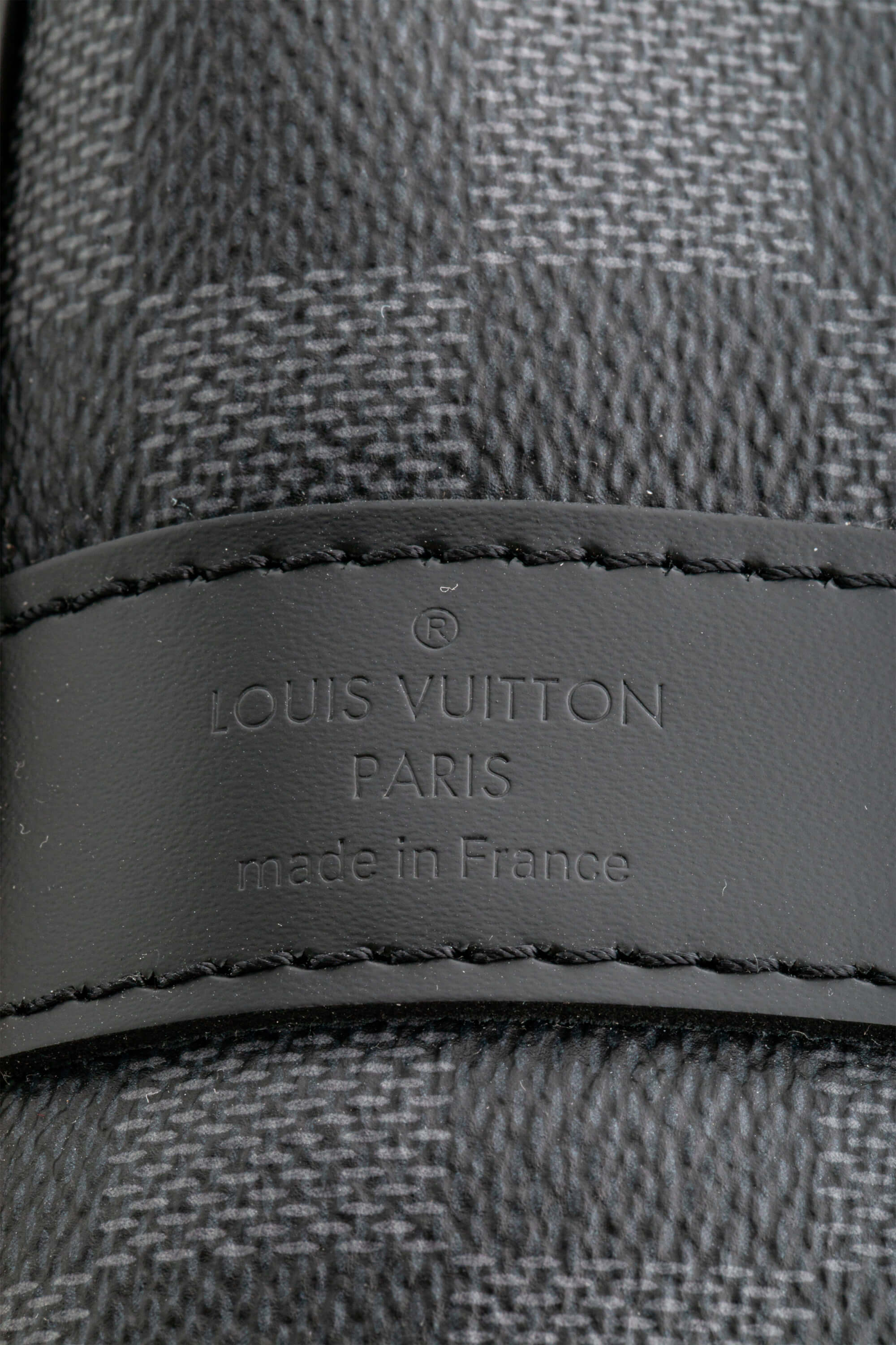 <span style="font-size: 10px;letter-spacing: .15em">BEST DEAL</span><br> <strong>LOUIS VUITTON</strong><br> <div style="margin-top:10px;font-size:16px">Damier Graphite Canvas Keepall Bandouliere 55 N41413</div><br> - Image 15