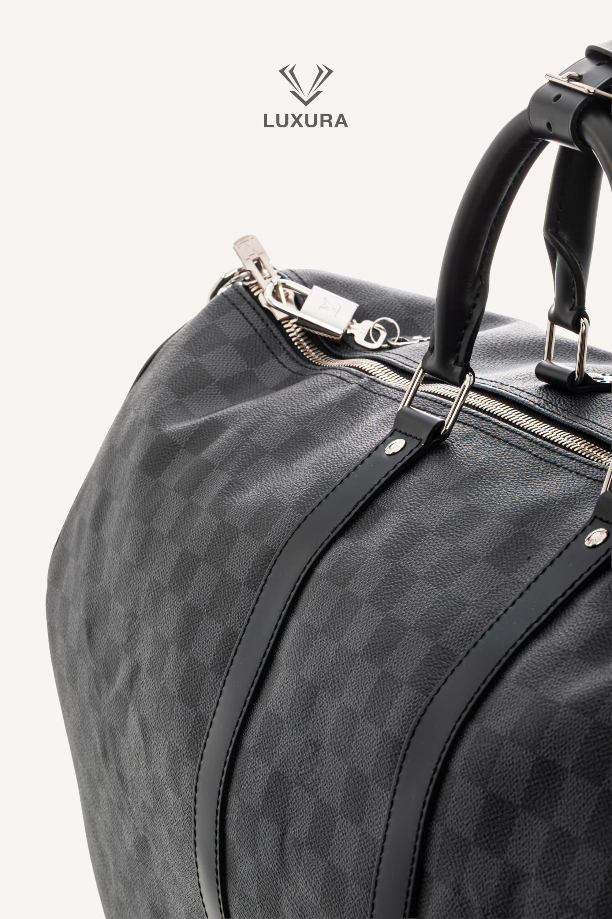<span style="font-size: 10px;letter-spacing: .15em">BEST DEAL</span><br> <strong>LOUIS VUITTON</strong><br> <div style="margin-top:10px;font-size:16px">Damier Graphite Canvas Keepall Bandouliere 55 N41413</div><br> - Image 8