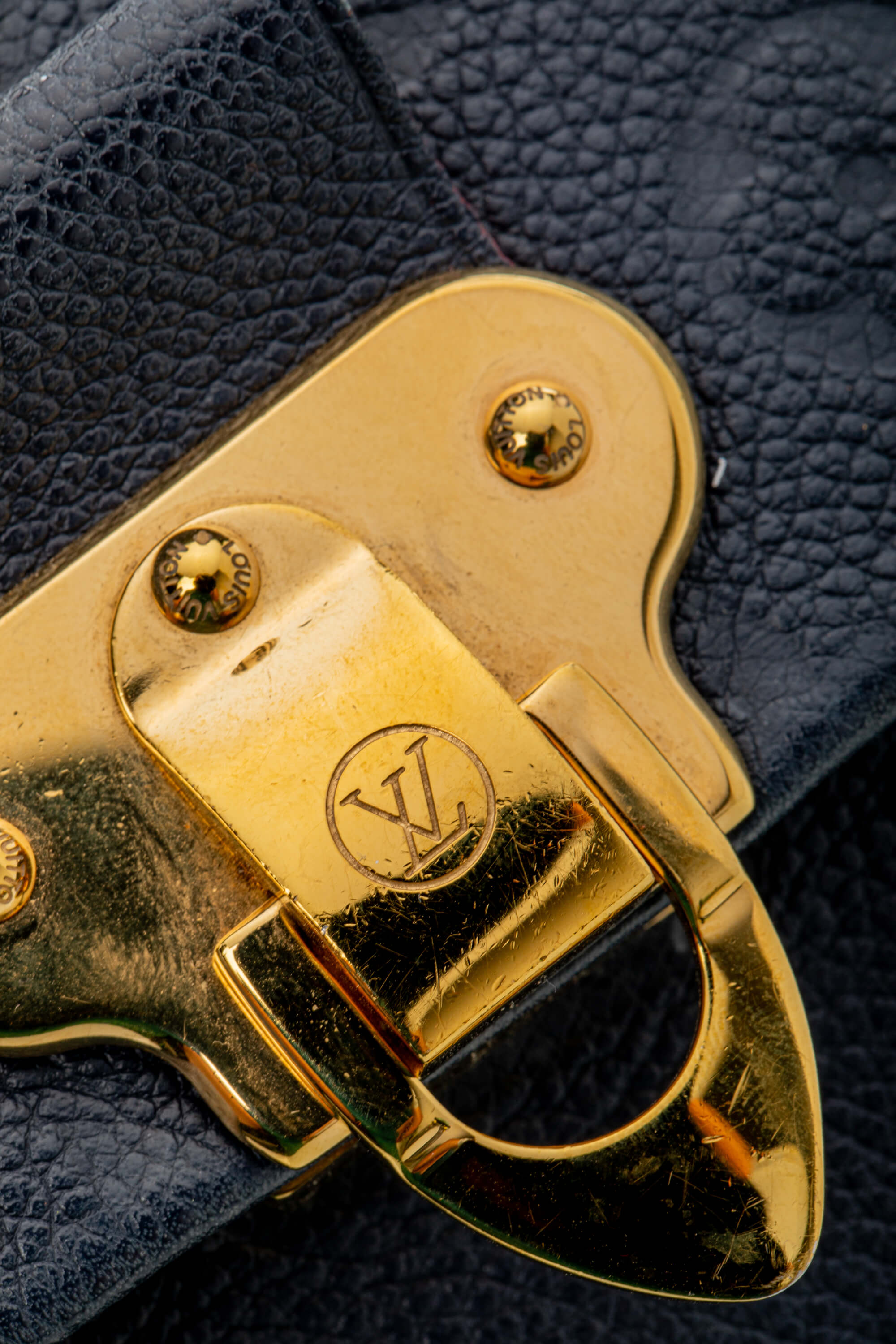 <span style="font-size: 10px;letter-spacing: .15em">HARD TO FIND</span><br> <strong>LOUIS VUITTON</strong><br> <div style="margin-top:10px;font-size:16px">Empreinte Vavin PM Marine Rouge M52271</div><br> - Image 17