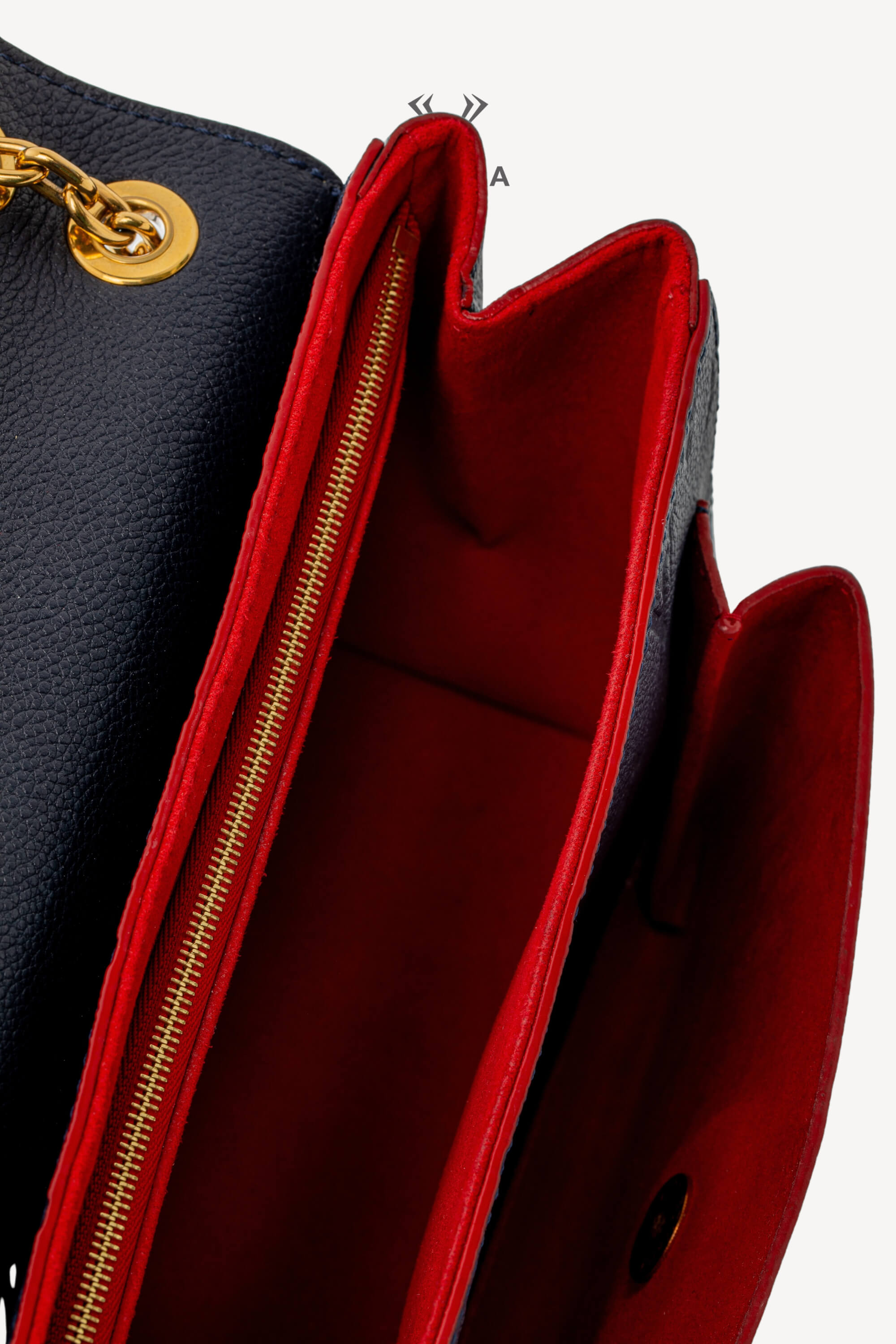 <span style="font-size: 10px;letter-spacing: .15em">HARD TO FIND</span><br> <strong>LOUIS VUITTON</strong><br> <div style="margin-top:10px;font-size:16px">Empreinte Vavin PM Marine Rouge M52271</div><br> - Image 11