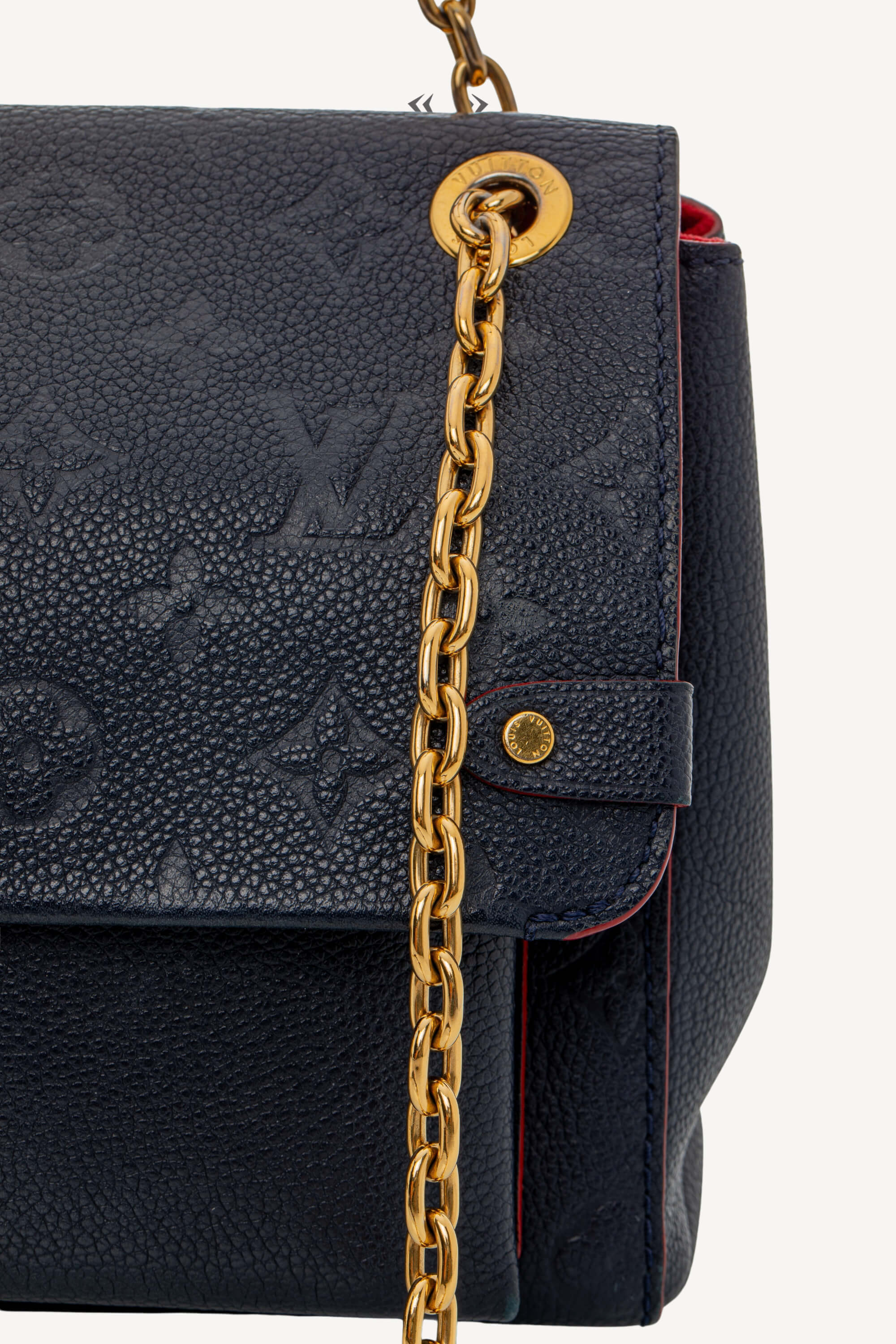 <span style="font-size: 10px;letter-spacing: .15em">HARD TO FIND</span><br> <strong>LOUIS VUITTON</strong><br> <div style="margin-top:10px;font-size:16px">Empreinte Vavin PM Marine Rouge M52271</div><br> - Image 26
