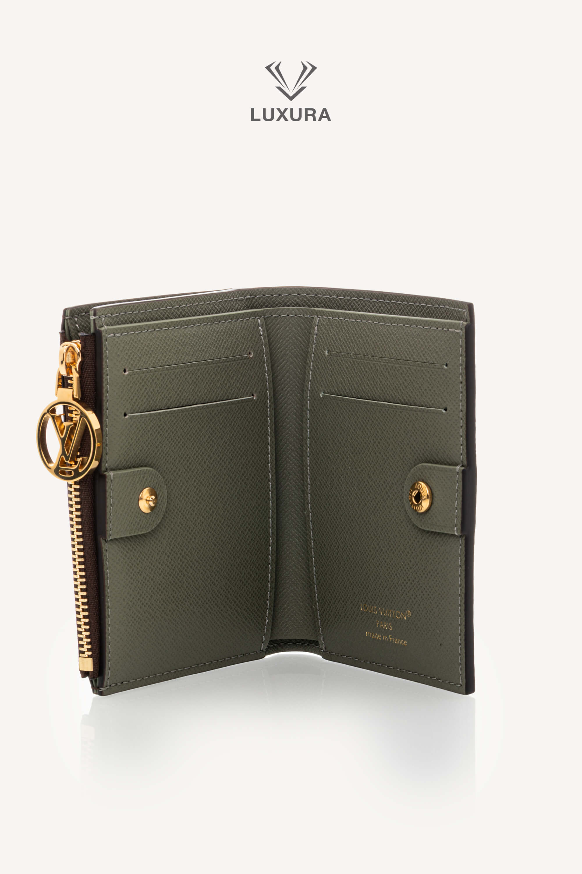 <span style="font-size: 10px;letter-spacing: .15em">BEST DEAL</span><br> <strong>LOUIS VUITTON</strong><br> <div style="margin-top:10px;font-size:16px">Lisa Wallet Vert Asnieres Monogram Canvas M25693</div><br> - Image 3