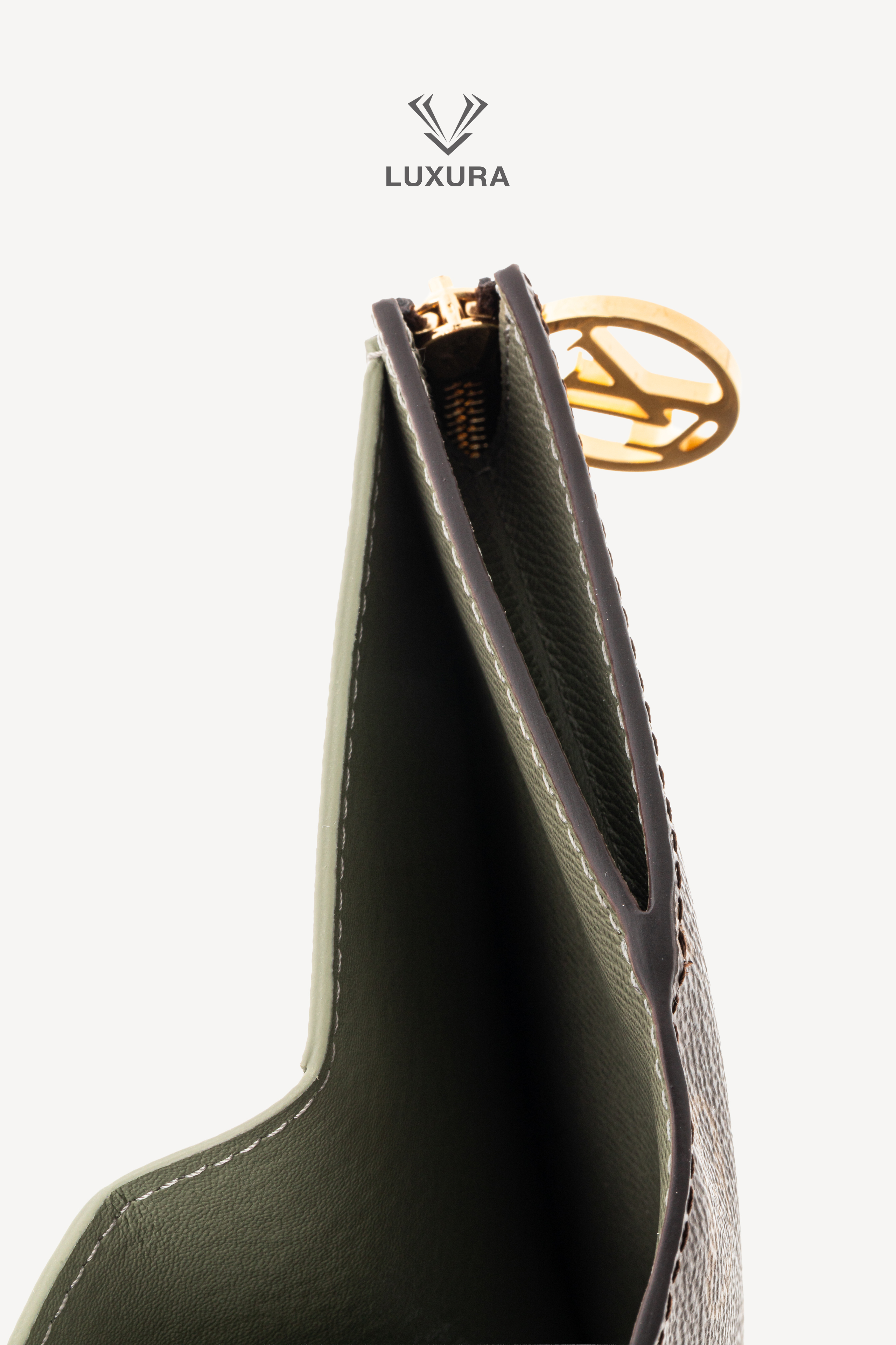 <span style="font-size: 10px;letter-spacing: .15em">BEST DEAL</span><br> <strong>LOUIS VUITTON</strong><br> <div style="margin-top:10px;font-size:16px">Lisa Wallet Vert Asnieres Monogram Canvas M25693</div><br> - Image 8