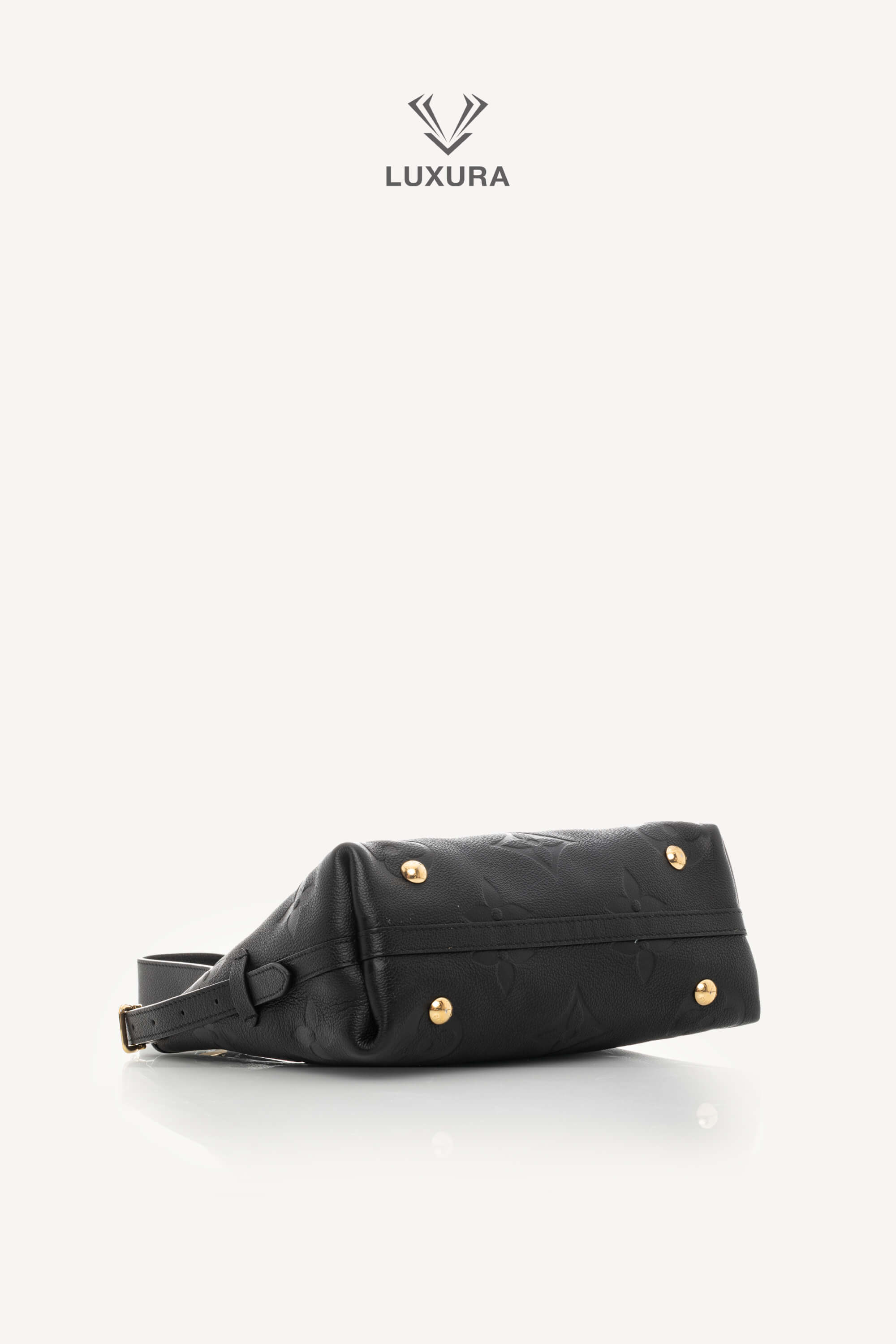 <span style="font-size: 10px;letter-spacing: .15em">HARD TO FIND</span><br>            <strong>LOUIS VUITTON</strong><br>            <div style="margin-top:10px;font-size:16px">Monogram Empreinte Leather CarryAll PM Bag Black M46288</div><br> - Image 24