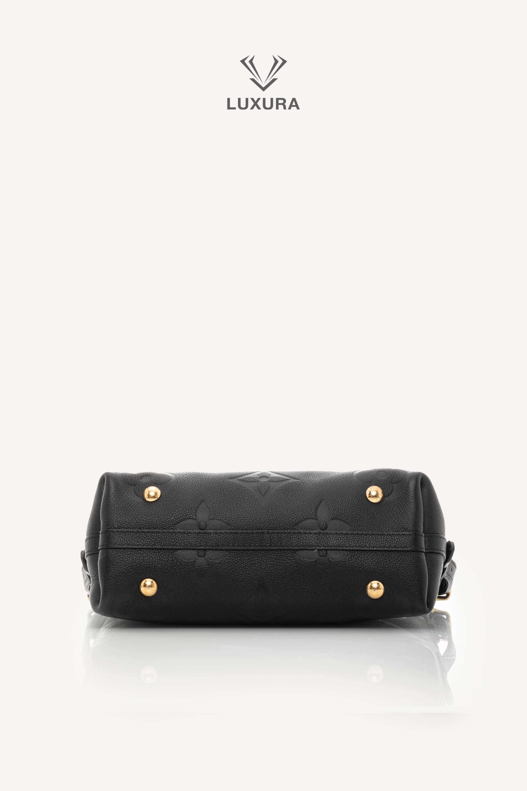<span style="font-size: 10px;letter-spacing: .15em">HARD TO FIND</span><br>            <strong>LOUIS VUITTON</strong><br>            <div style="margin-top:10px;font-size:16px">Monogram Empreinte Leather CarryAll PM Bag Black M46288</div><br> - Image 23
