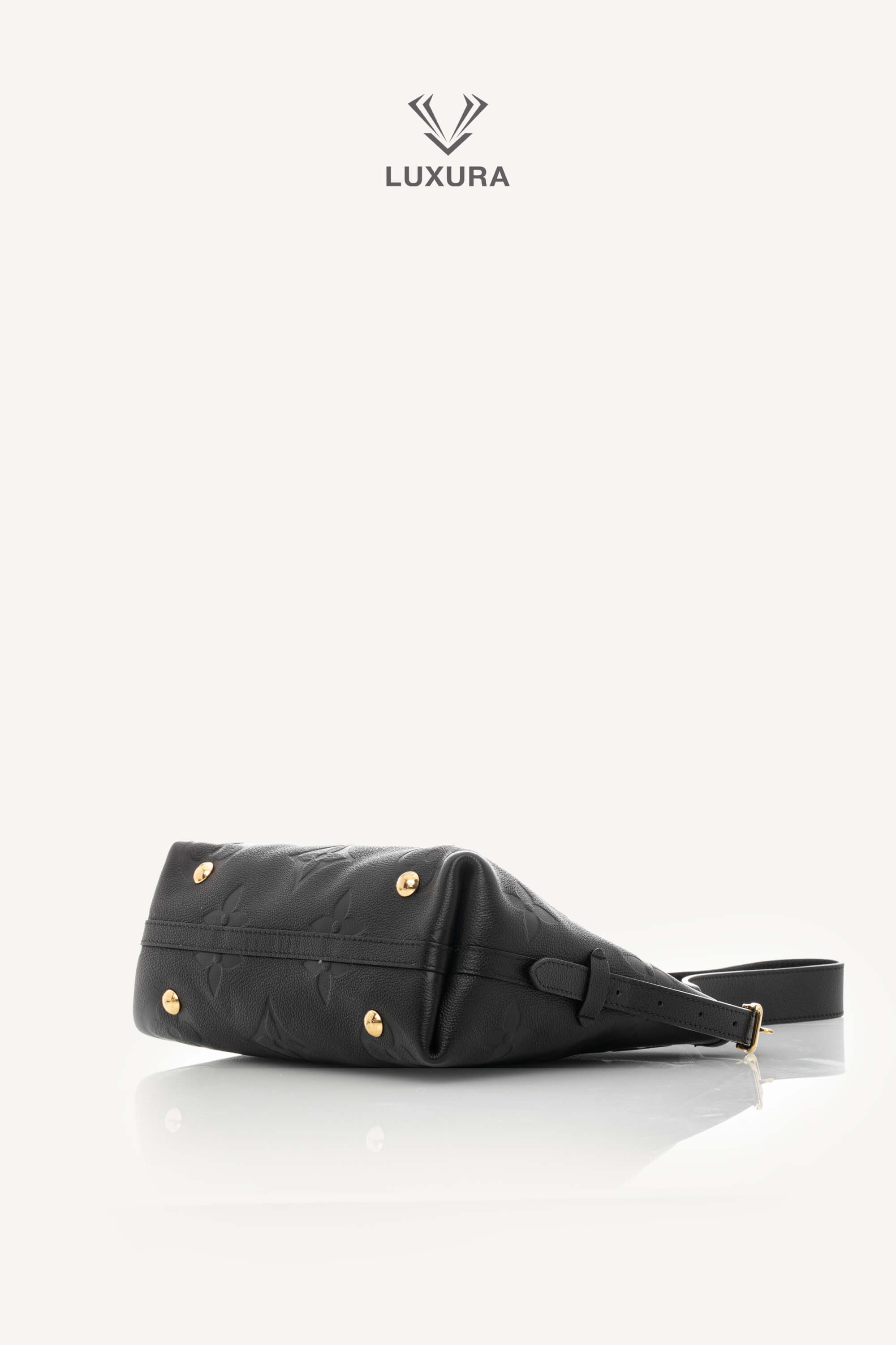 <span style="font-size: 10px;letter-spacing: .15em">HARD TO FIND</span><br>            <strong>LOUIS VUITTON</strong><br>            <div style="margin-top:10px;font-size:16px">Monogram Empreinte Leather CarryAll PM Bag Black M46288</div><br> - Image 22