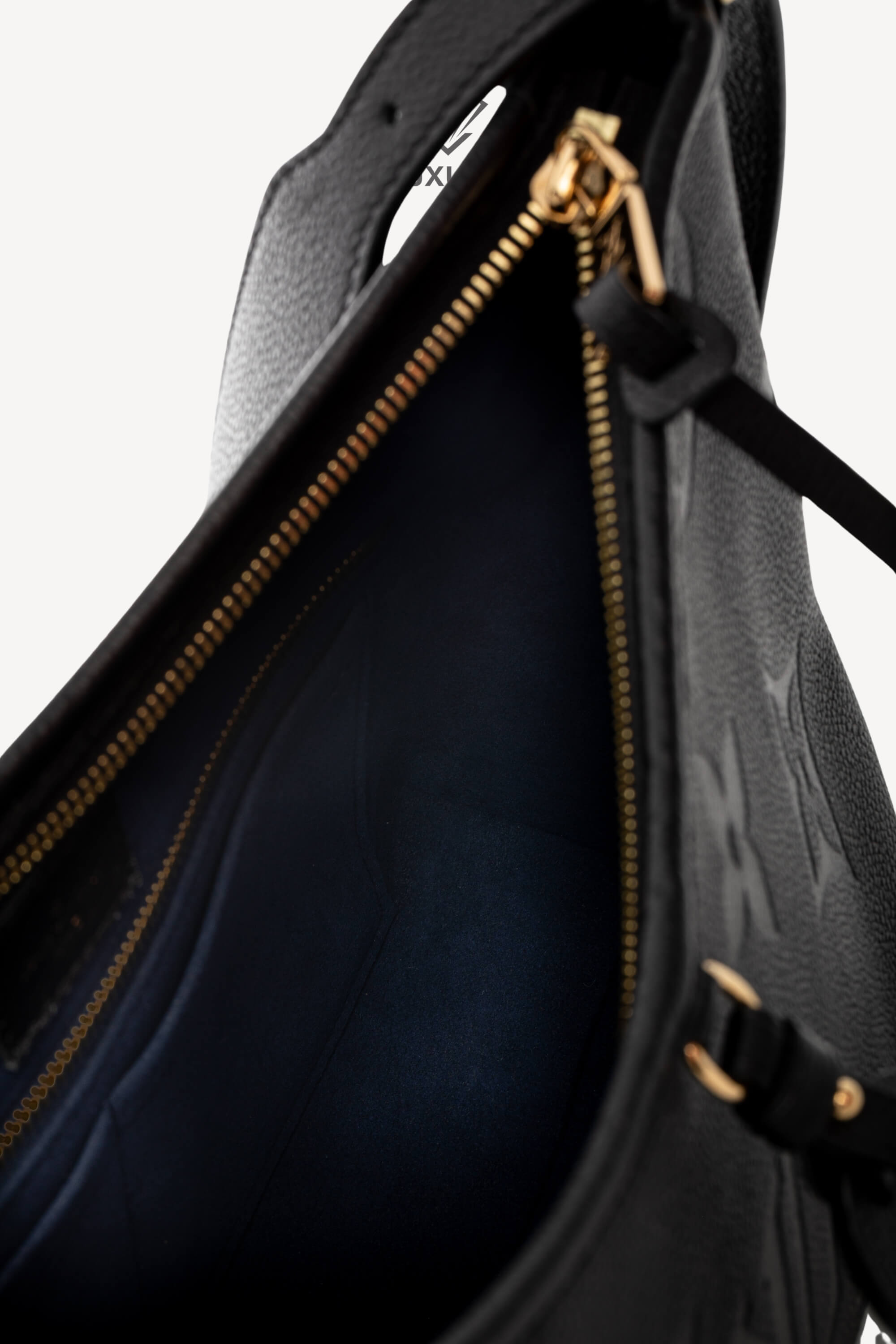 <span style="font-size: 10px;letter-spacing: .15em">HARD TO FIND</span><br>            <strong>LOUIS VUITTON</strong><br>            <div style="margin-top:10px;font-size:16px">Monogram Empreinte Leather CarryAll PM Bag Black M46288</div><br> - Image 16