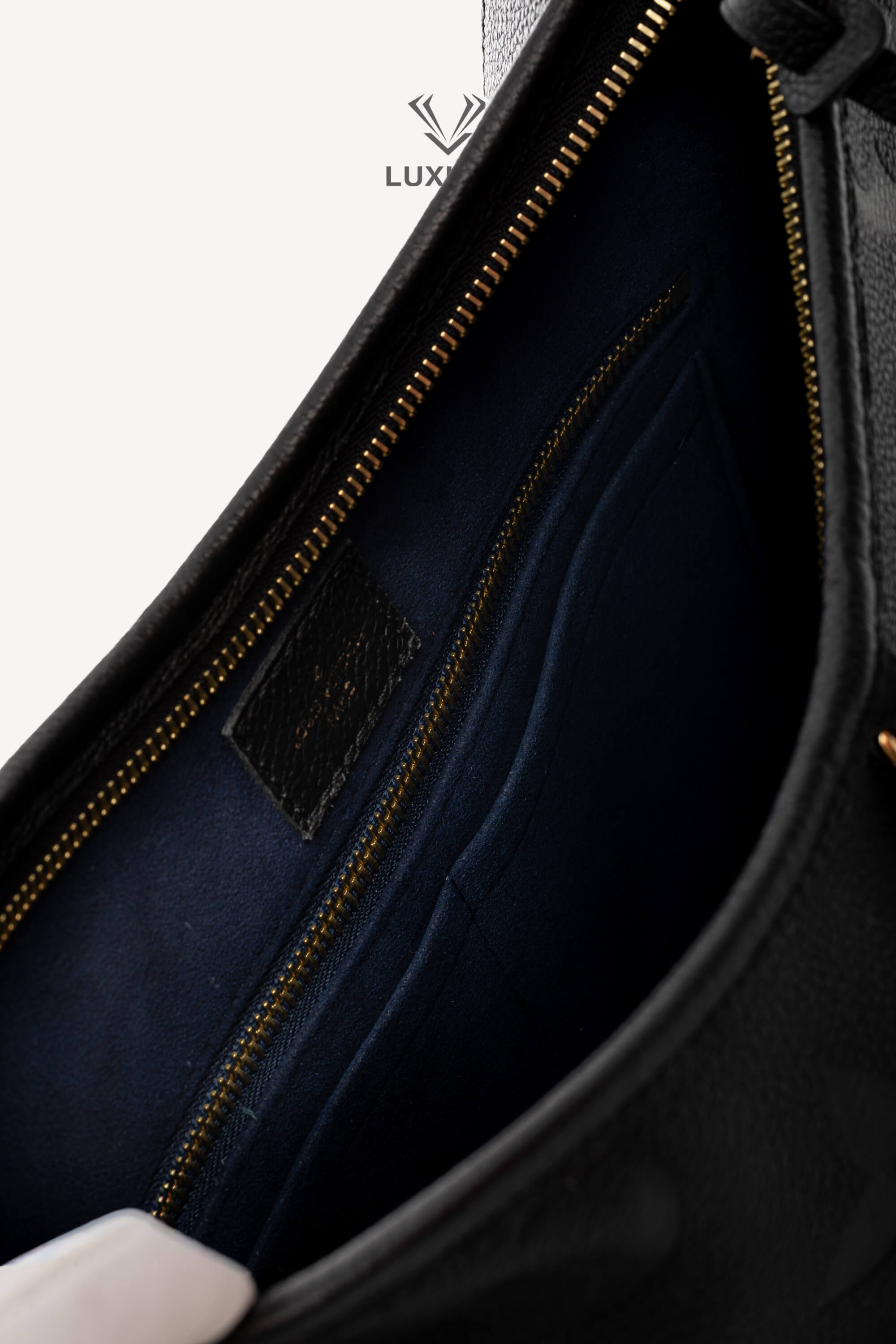 <span style="font-size: 10px;letter-spacing: .15em">HARD TO FIND</span><br>            <strong>LOUIS VUITTON</strong><br>            <div style="margin-top:10px;font-size:16px">Monogram Empreinte Leather CarryAll PM Bag Black M46288</div><br> - Image 12