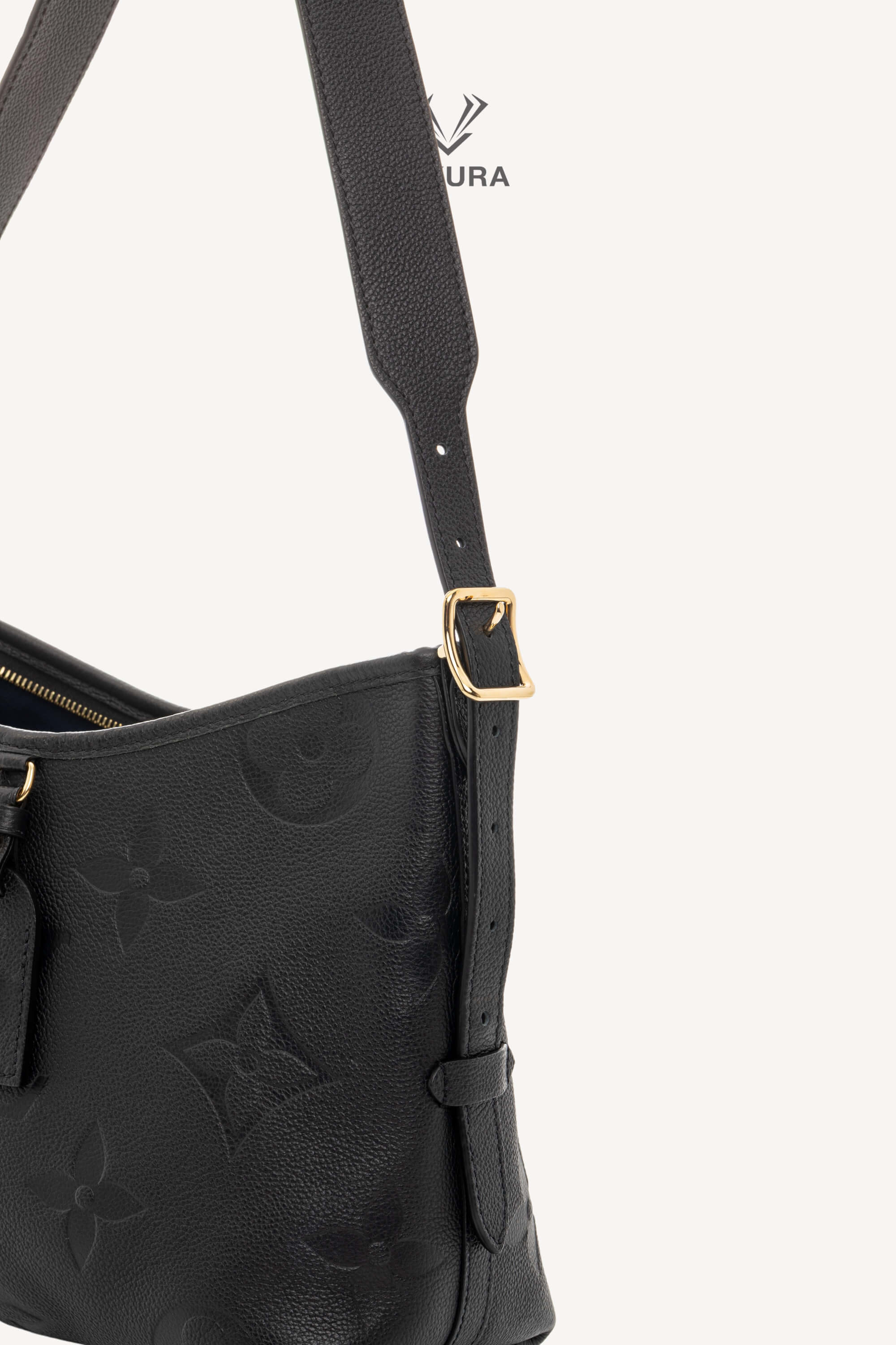 <span style="font-size: 10px;letter-spacing: .15em">HARD TO FIND</span><br>            <strong>LOUIS VUITTON</strong><br>            <div style="margin-top:10px;font-size:16px">Monogram Empreinte Leather CarryAll PM Bag Black M46288</div><br> - Image 14