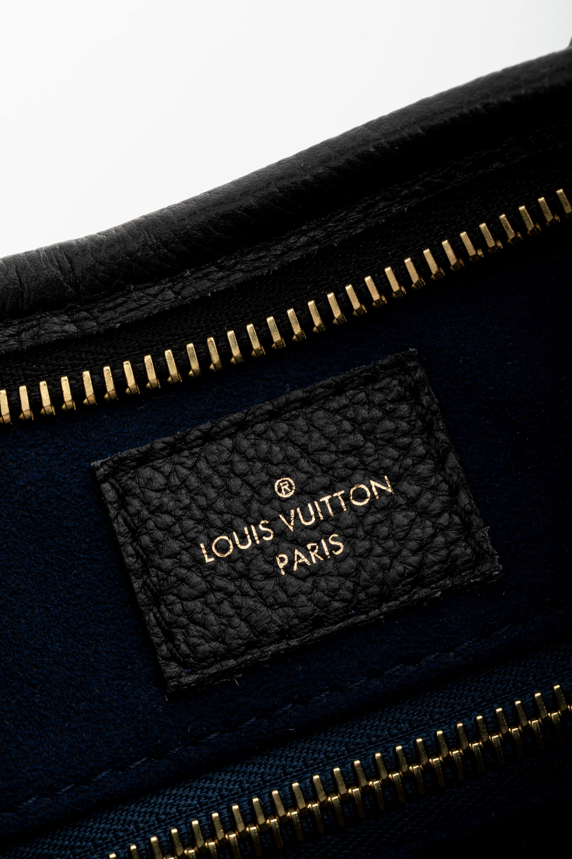 <span style="font-size: 10px;letter-spacing: .15em">HARD TO FIND</span><br>            <strong>LOUIS VUITTON</strong><br>            <div style="margin-top:10px;font-size:16px">Monogram Empreinte Leather CarryAll PM Bag Black M46288</div><br> - Image 9
