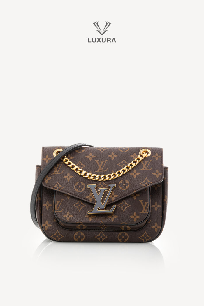 <span style="font-size: 10px;letter-spacing: .15em">HARD TO FIND</span><br> <strong>LOUIS VUITTON</strong><br> <div style="margin-top:10px;font-size:16px">Monogram Passy M45592</div><br>