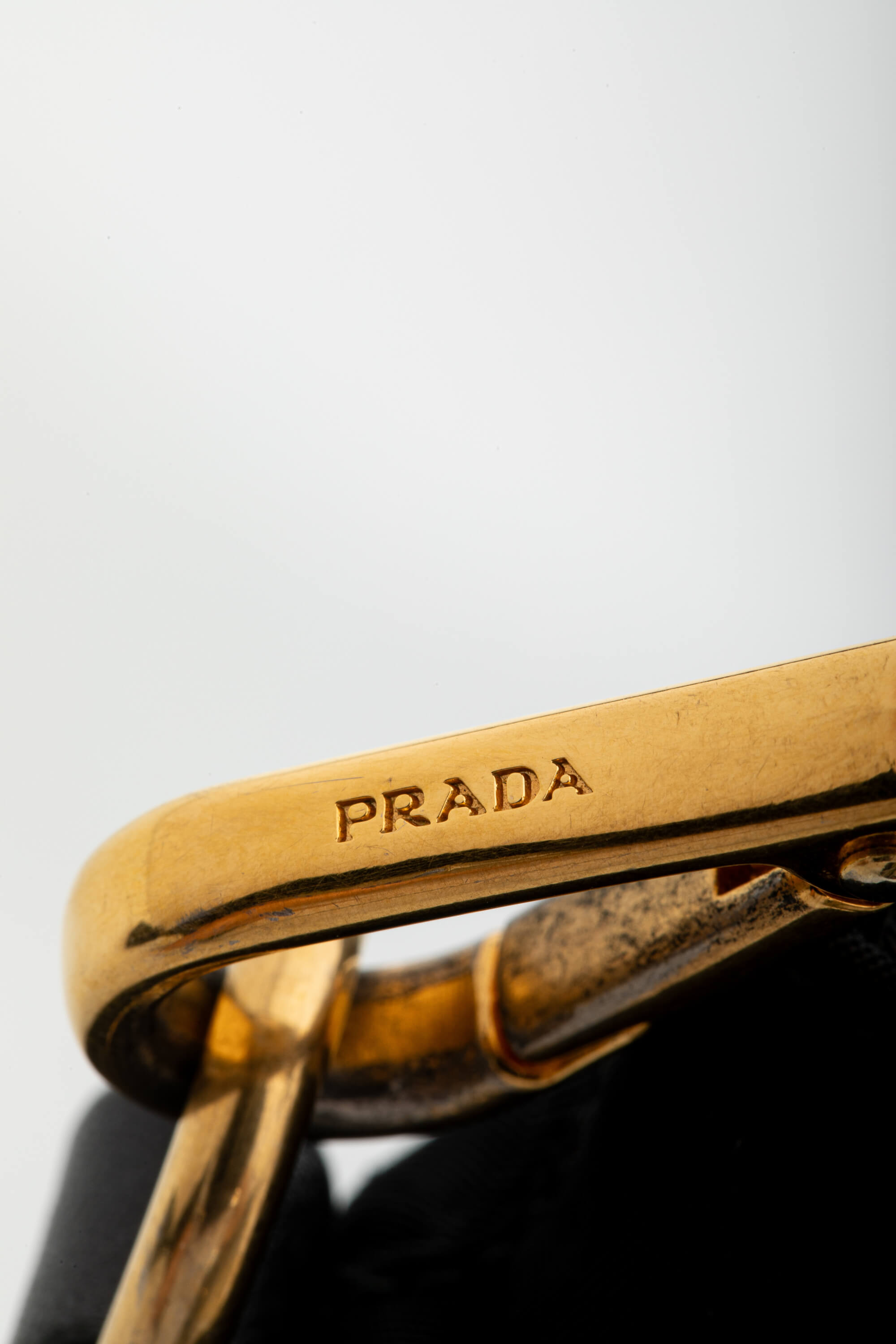<span style="font-size: 10px;letter-spacing: .15em">BEST DEAL</span><br> <strong>PRADA</strong><br> <div style="margin-top:10px;font-size:16px">Black Nylon and Saffiano Leather Zip Satchel</div><br> - Image 19