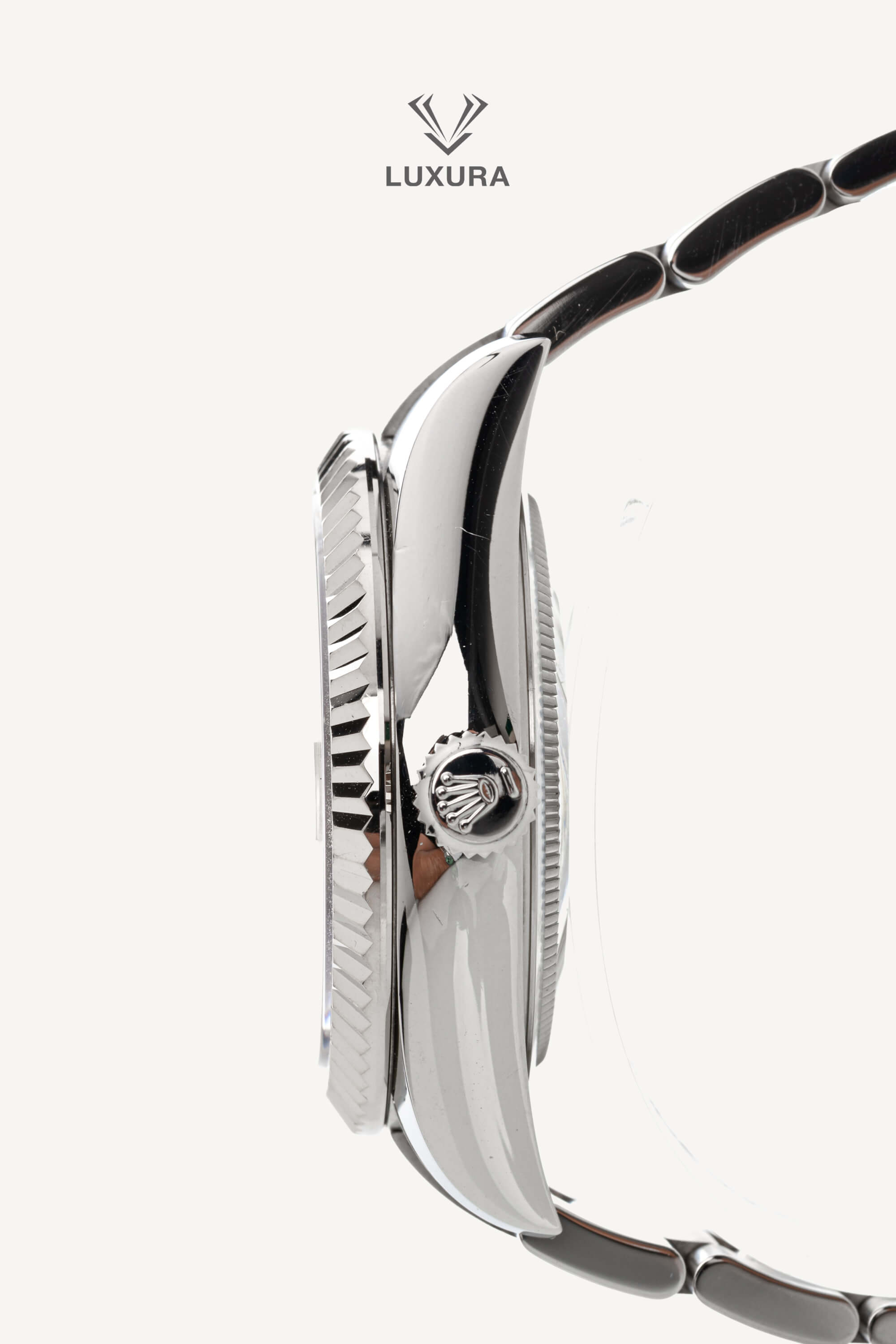 <span style="font-size: 10px;letter-spacing: .15em">HARD TO FIND</span><br> <strong>ROLEX</strong><br> <div style="margin-top:10px;font-size:16px">Sky-Dweller Oyster Perpetual 42mm White Dial Oystersteel and White Gold</div><br> - Image 10