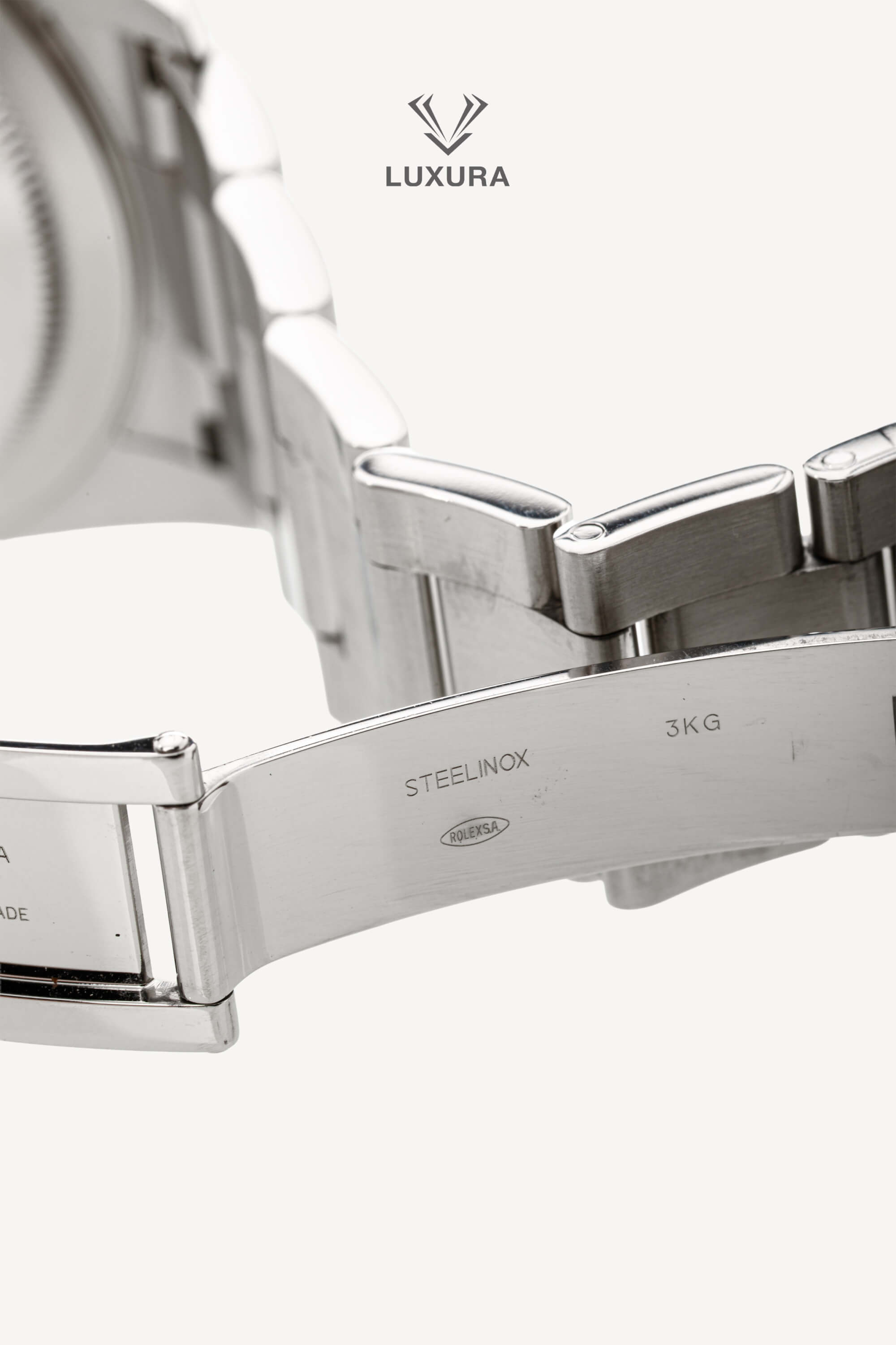 <span style="font-size: 10px;letter-spacing: .15em">HARD TO FIND</span><br> <strong>ROLEX</strong><br> <div style="margin-top:10px;font-size:16px">Sky-Dweller Oyster Perpetual 42mm White Dial Oystersteel and White Gold</div><br> - Image 18
