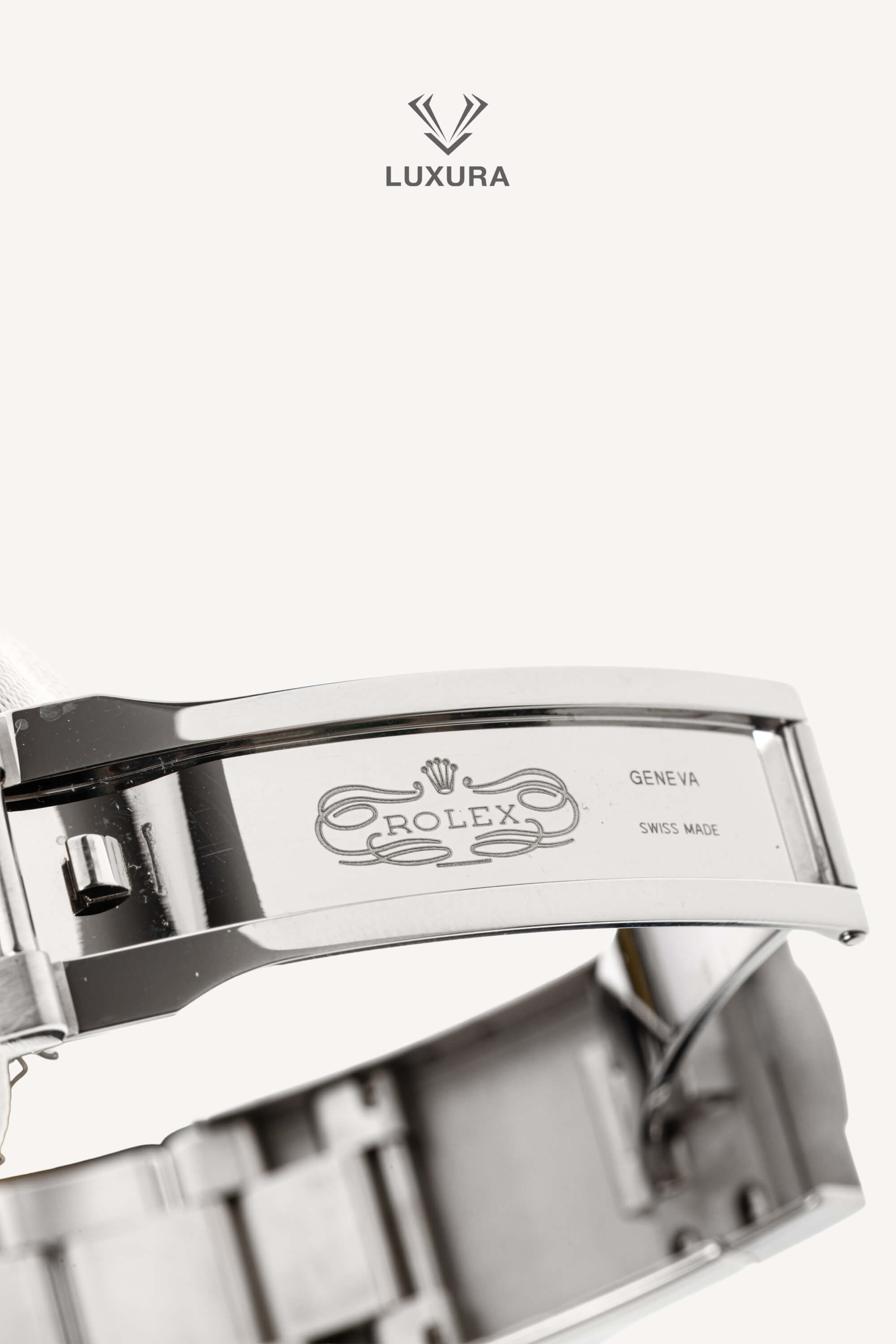<span style="font-size: 10px;letter-spacing: .15em">HARD TO FIND</span><br> <strong>ROLEX</strong><br> <div style="margin-top:10px;font-size:16px">Sky-Dweller Oyster Perpetual 42mm White Dial Oystersteel and White Gold</div><br> - Image 17