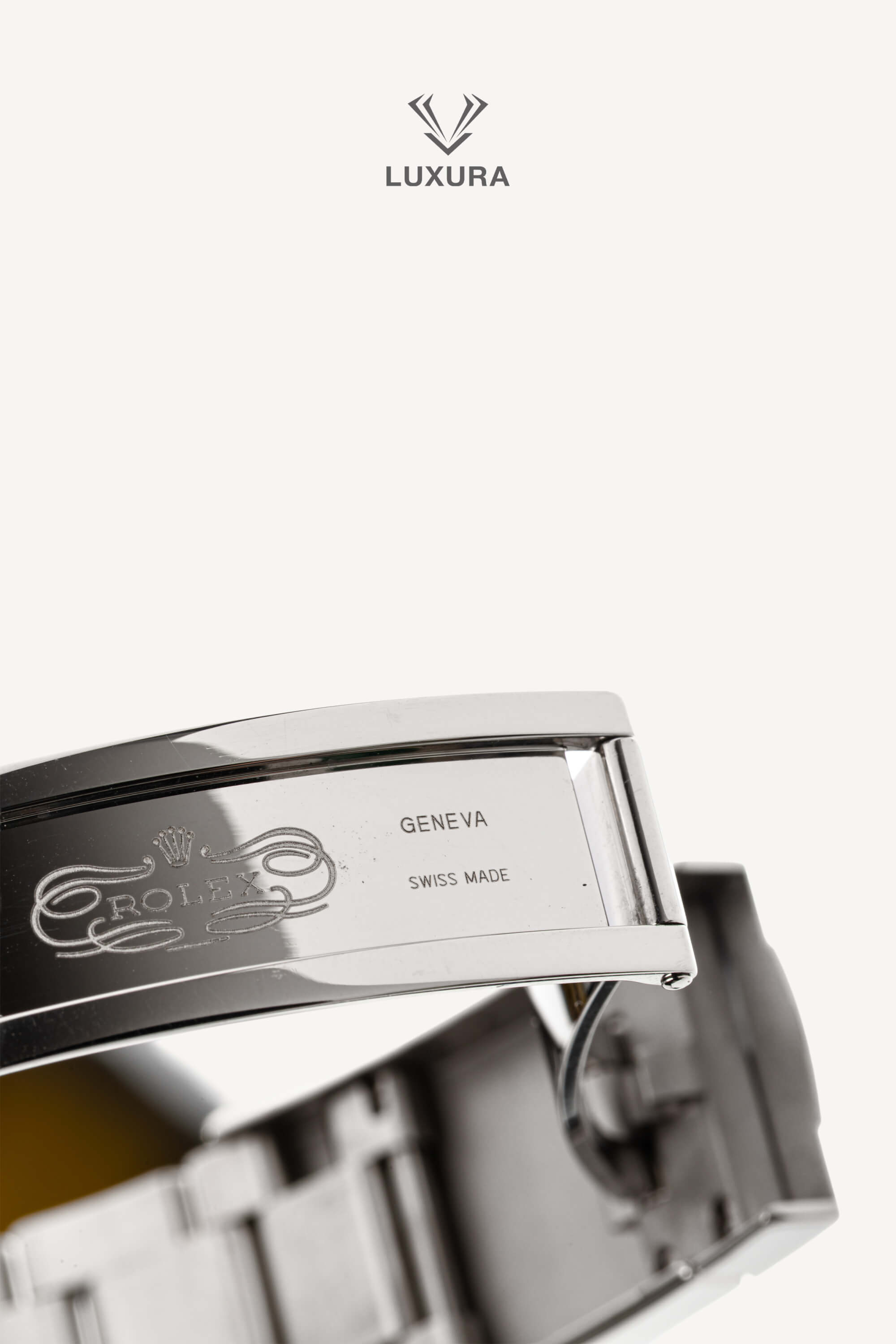 <span style="font-size: 10px;letter-spacing: .15em">HARD TO FIND</span><br> <strong>ROLEX</strong><br> <div style="margin-top:10px;font-size:16px">Sky-Dweller Oyster Perpetual 42mm White Dial Oystersteel and White Gold</div><br> - Image 19