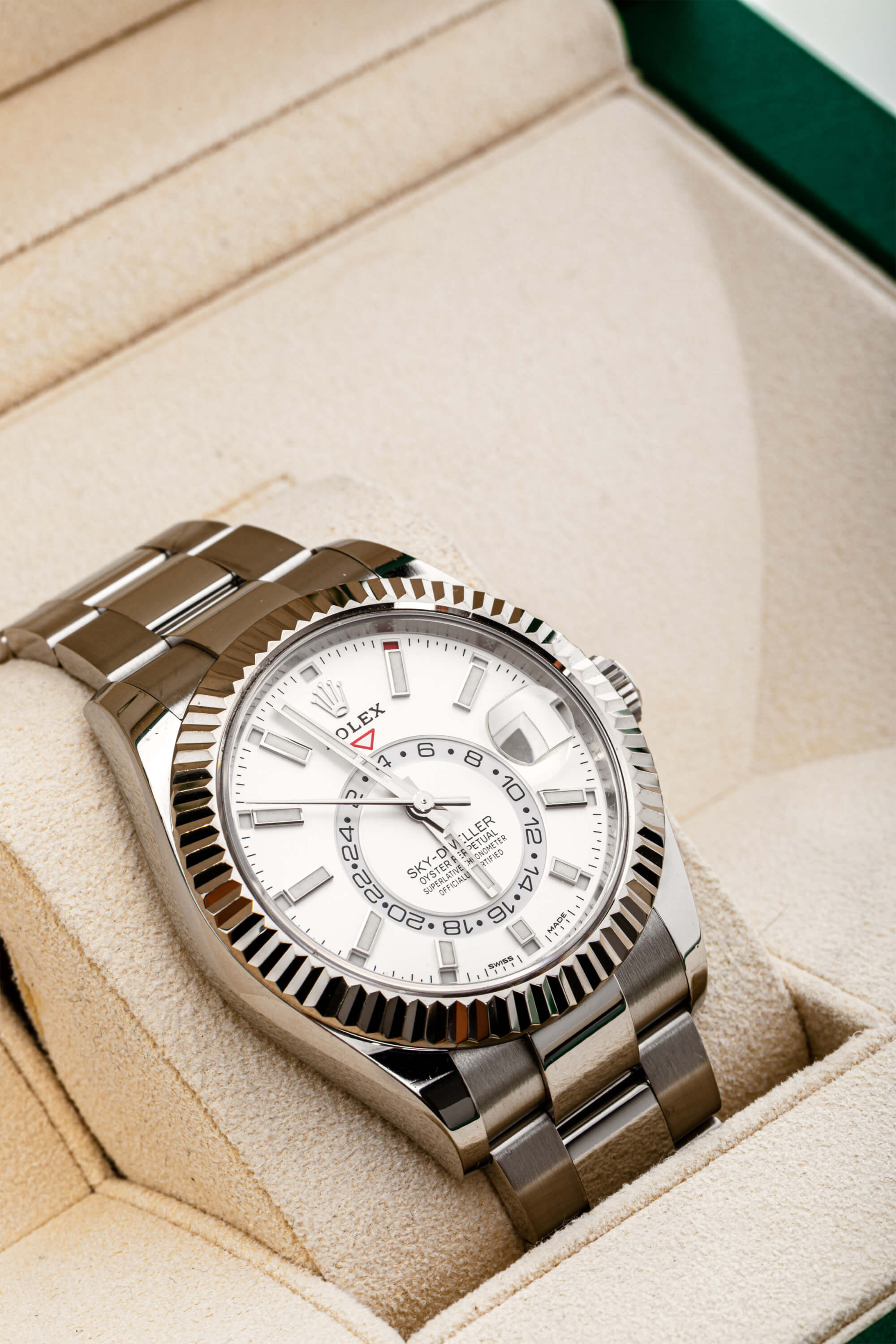 <span style="font-size: 10px;letter-spacing: .15em">HARD TO FIND</span><br> <strong>ROLEX</strong><br> <div style="margin-top:10px;font-size:16px">Sky-Dweller Oyster Perpetual 42mm White Dial Oystersteel and White Gold</div><br> - Image 5
