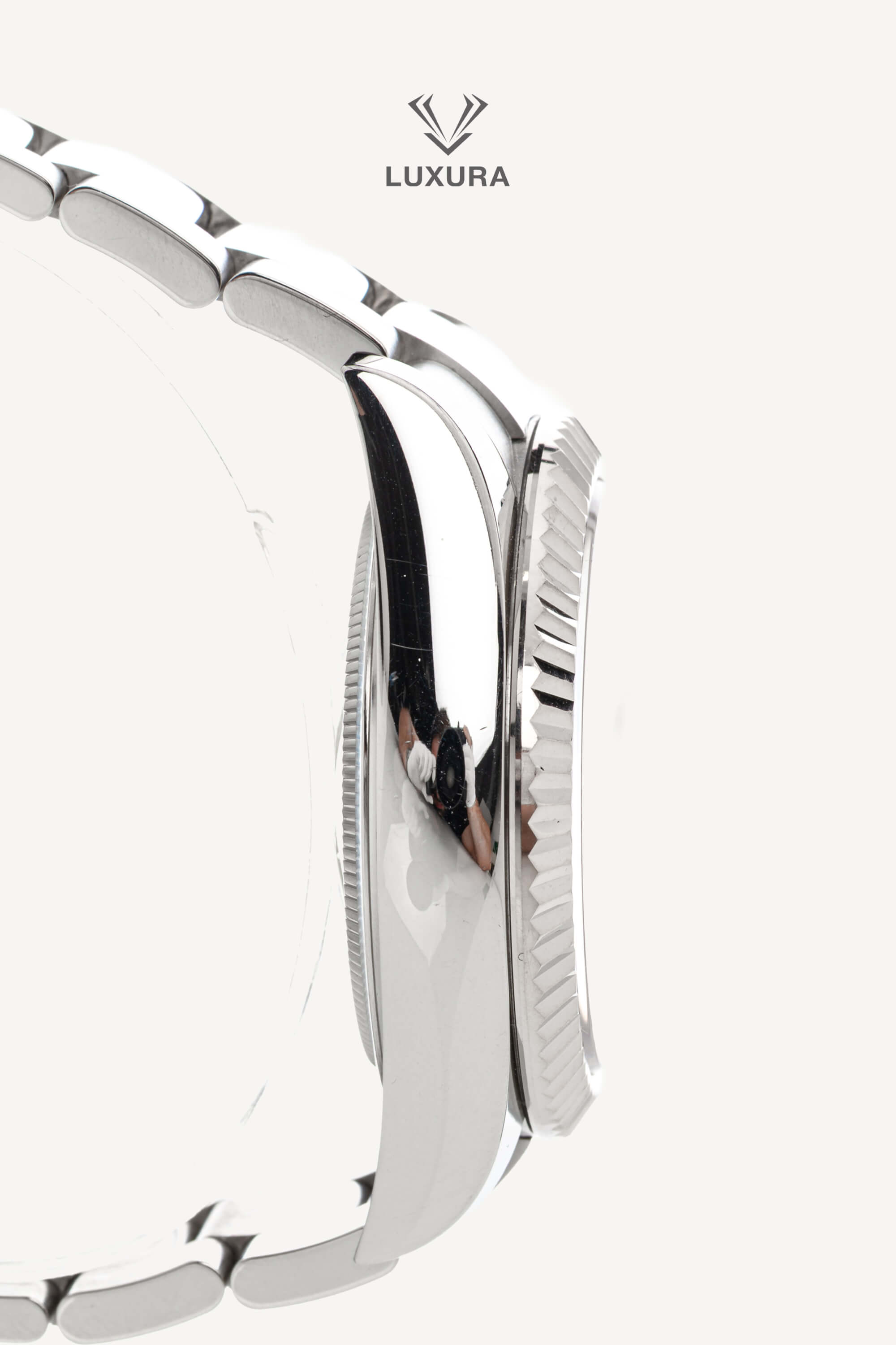 <span style="font-size: 10px;letter-spacing: .15em">HARD TO FIND</span><br> <strong>ROLEX</strong><br> <div style="margin-top:10px;font-size:16px">Sky-Dweller Oyster Perpetual 42mm White Dial Oystersteel and White Gold</div><br> - Image 11