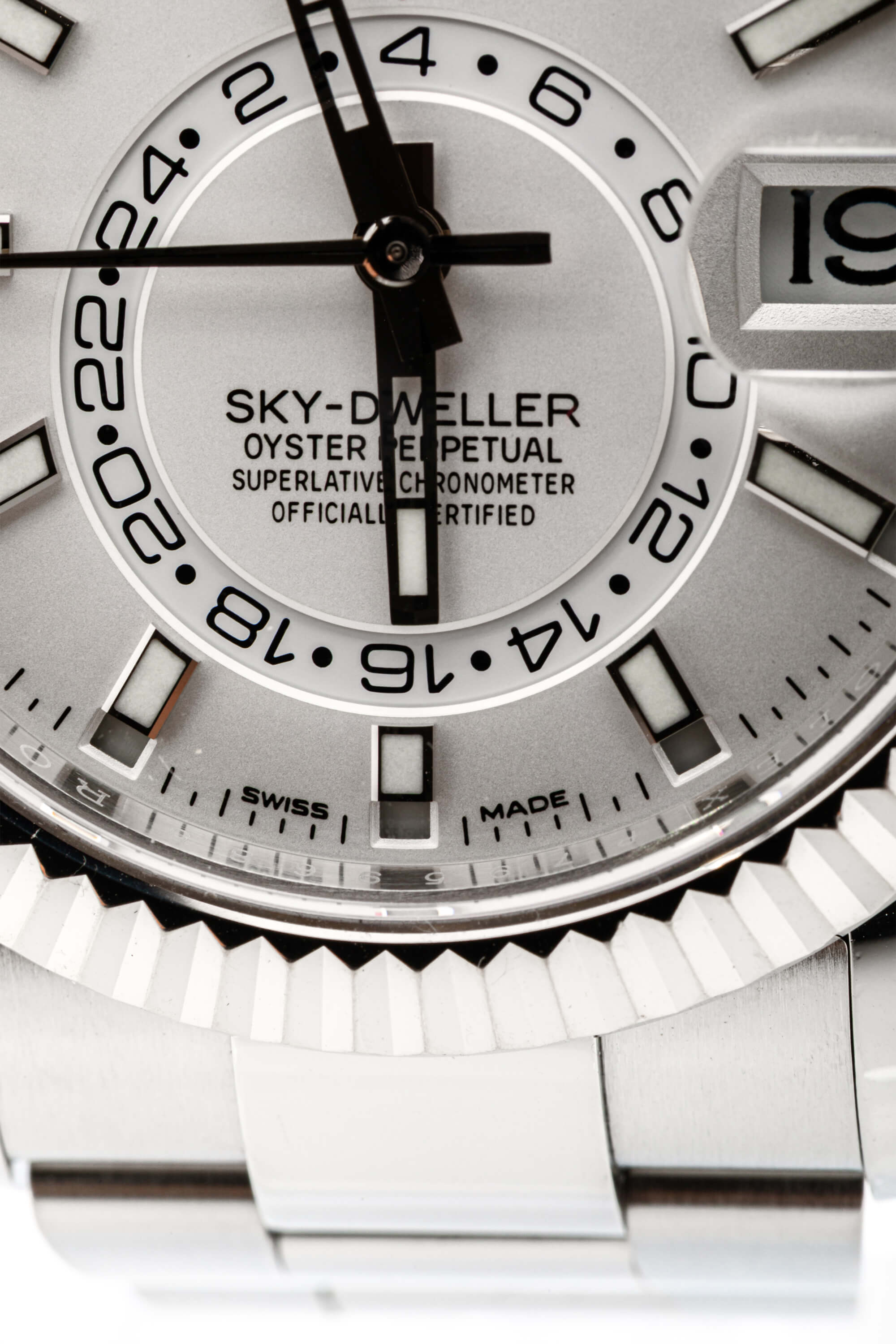 <span style="font-size: 10px;letter-spacing: .15em">HARD TO FIND</span><br> <strong>ROLEX</strong><br> <div style="margin-top:10px;font-size:16px">Sky-Dweller Oyster Perpetual 42mm White Dial Oystersteel and White Gold</div><br> - Image 16