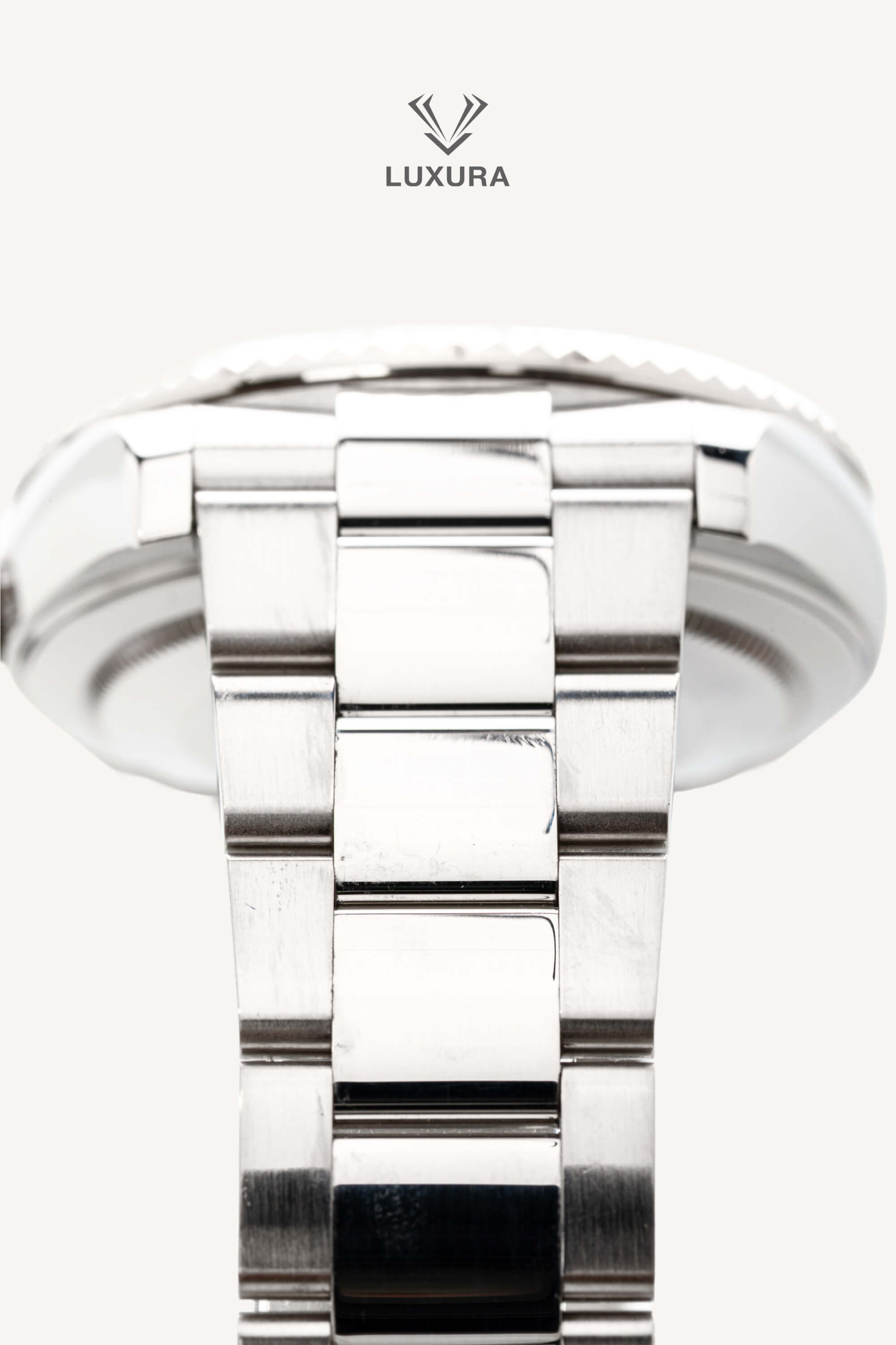 <span style="font-size: 10px;letter-spacing: .15em">HARD TO FIND</span><br> <strong>ROLEX</strong><br> <div style="margin-top:10px;font-size:16px">Sky-Dweller Oyster Perpetual 42mm White Dial Oystersteel and White Gold</div><br> - Image 13