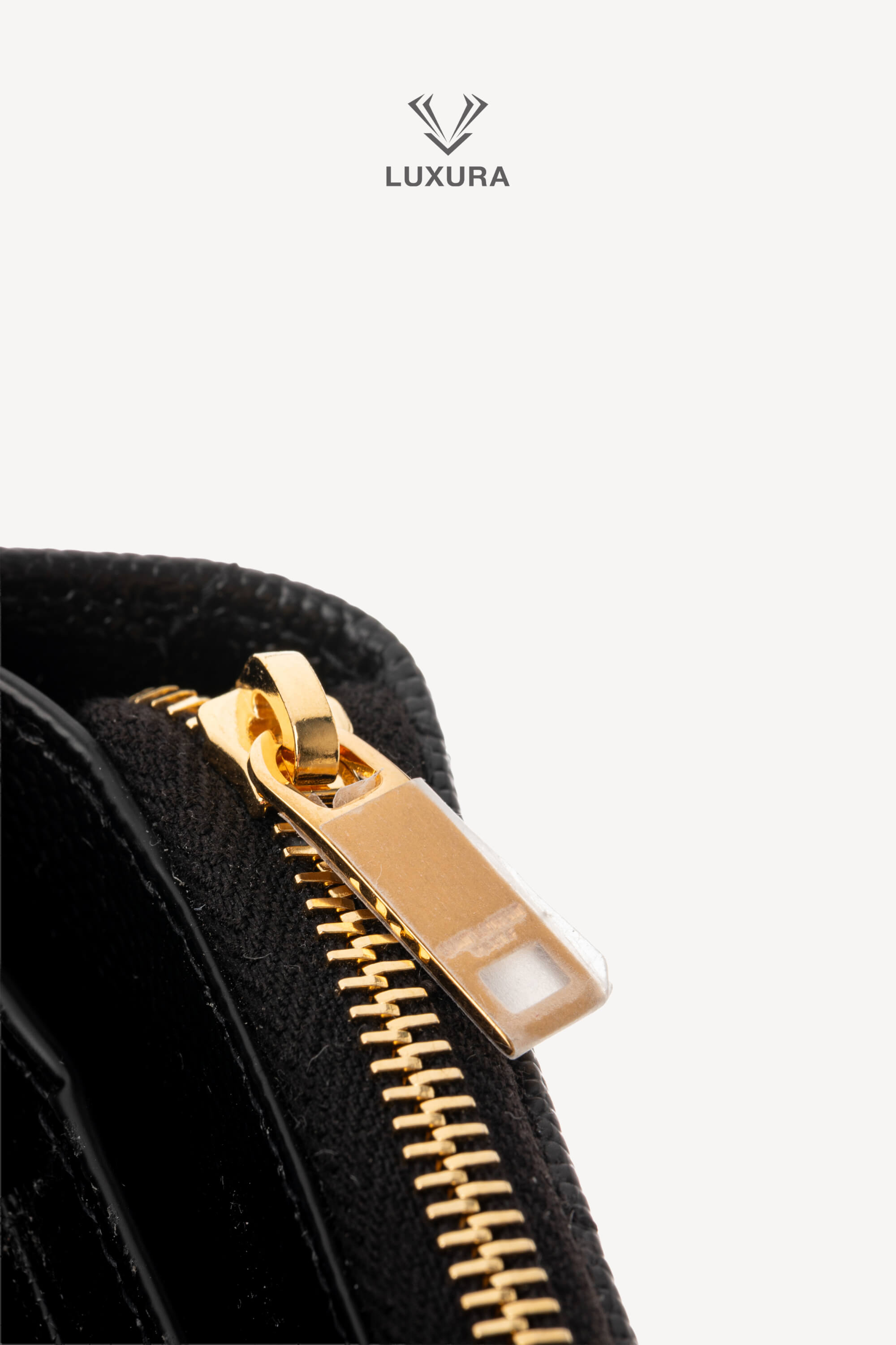 <span style="font-size: 10px;letter-spacing: .15em">BEST DEAL</span><br> <strong>SAINT LAURENT</strong><br> <div style="margin-top:10px;font-size:16px">Cassandre Matelasse Compact Zip Around Wallet in Grain de Poudre Leather Black</div><br> - Image 12